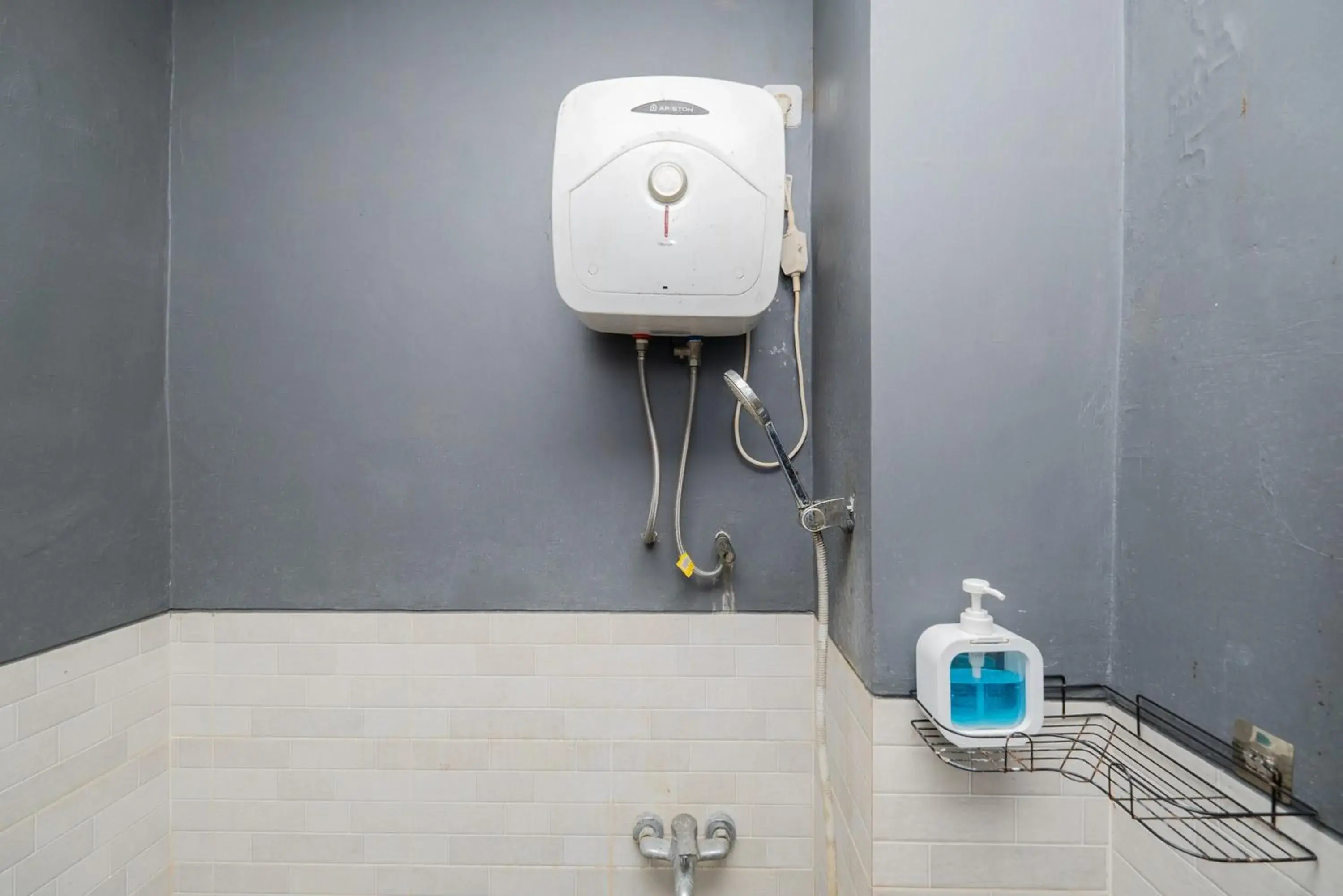 Shower in RedDoorz At Nginden Surabaya Shower in RedDoorz At Nginden Surabaya