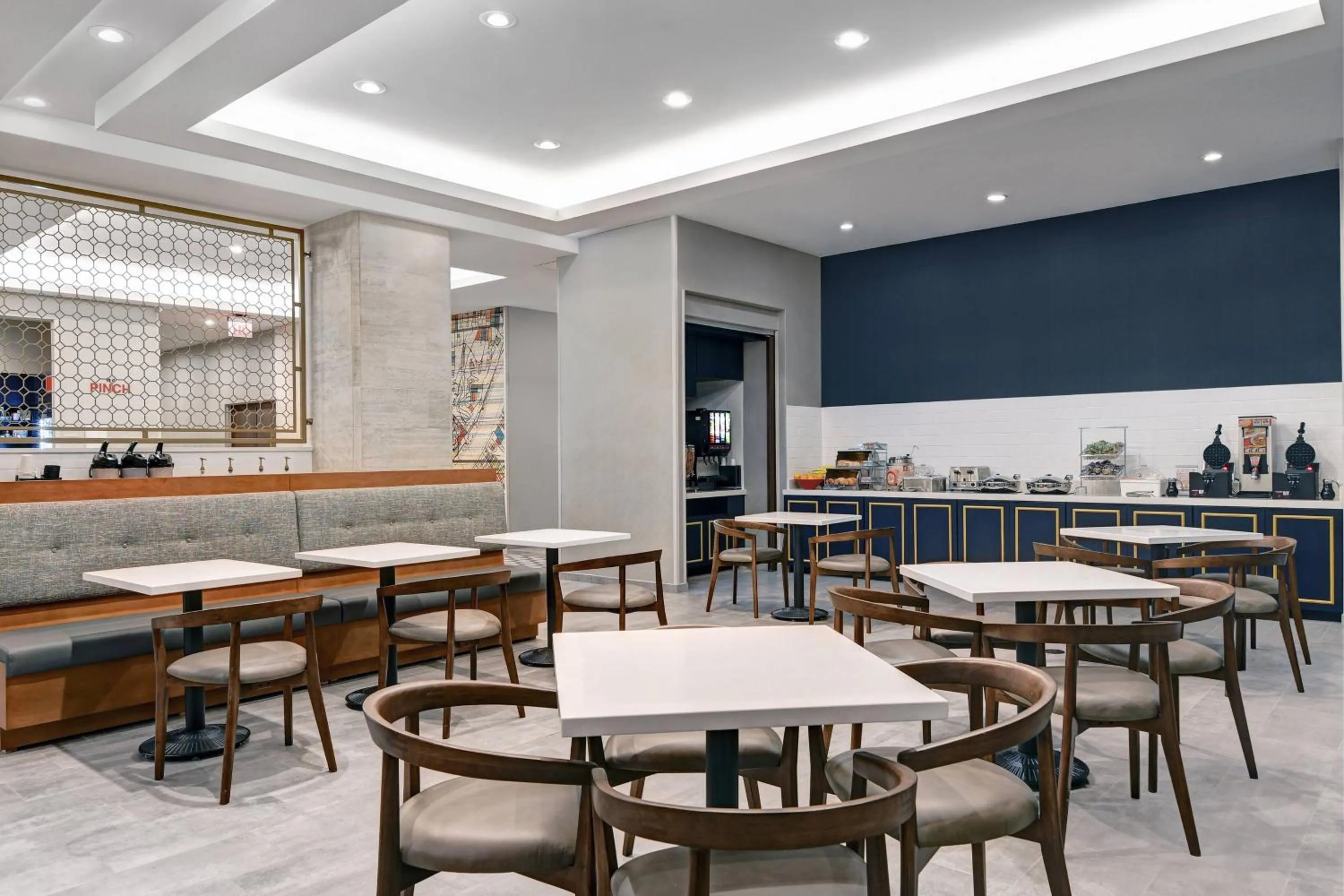 Breakfast in TownePlace Suites by Marriott Cincinnati Downtown