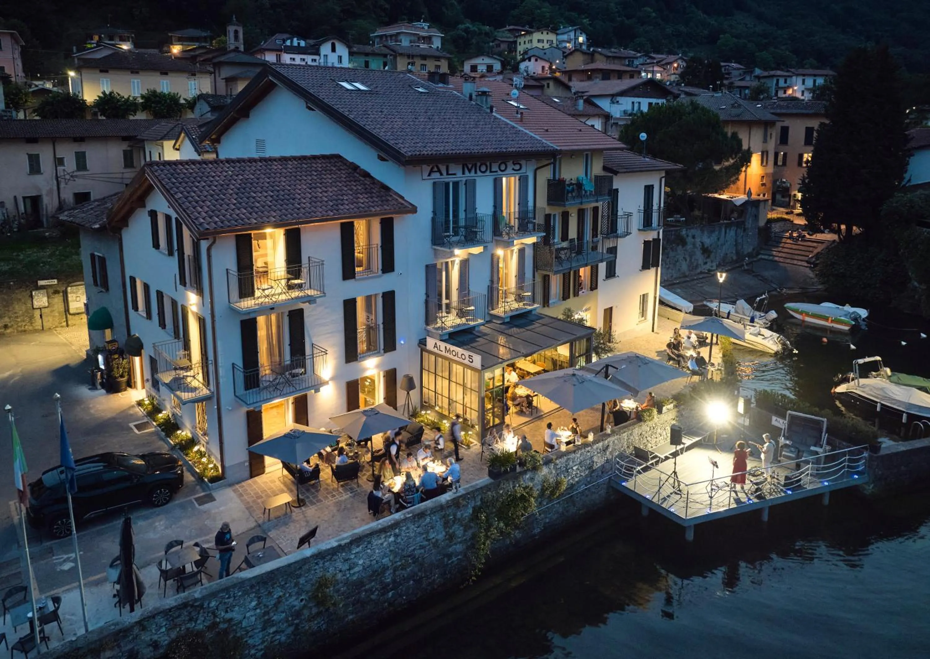 Property building in Al Molo 5 - Lake Front