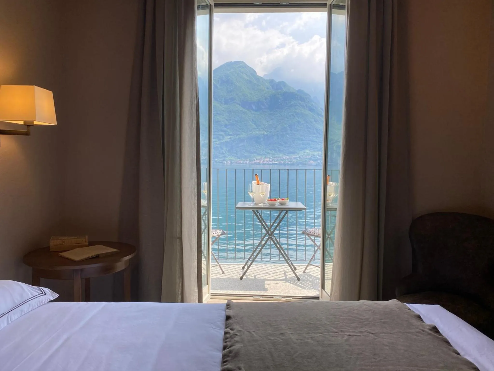 View (from property/room), Bed in Al Molo 5 - Lake Front