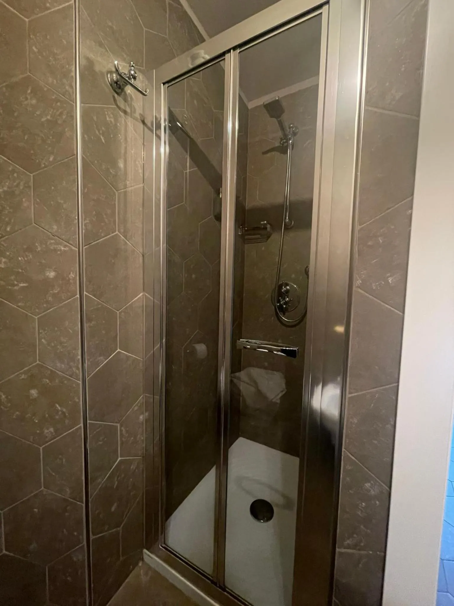 Shower in Al Molo 5 - Lake Front