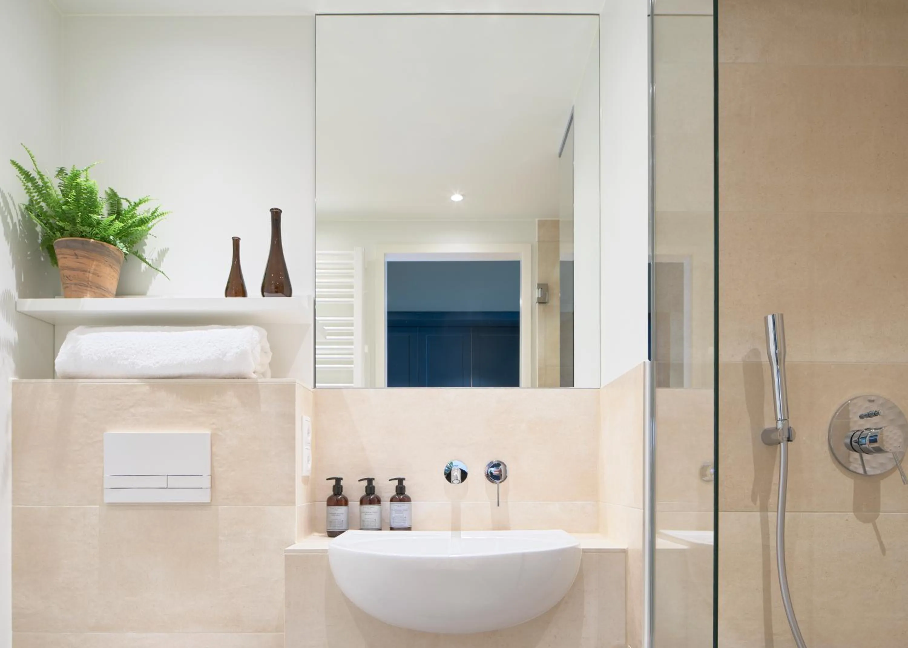 Bathroom in Schwan Locke