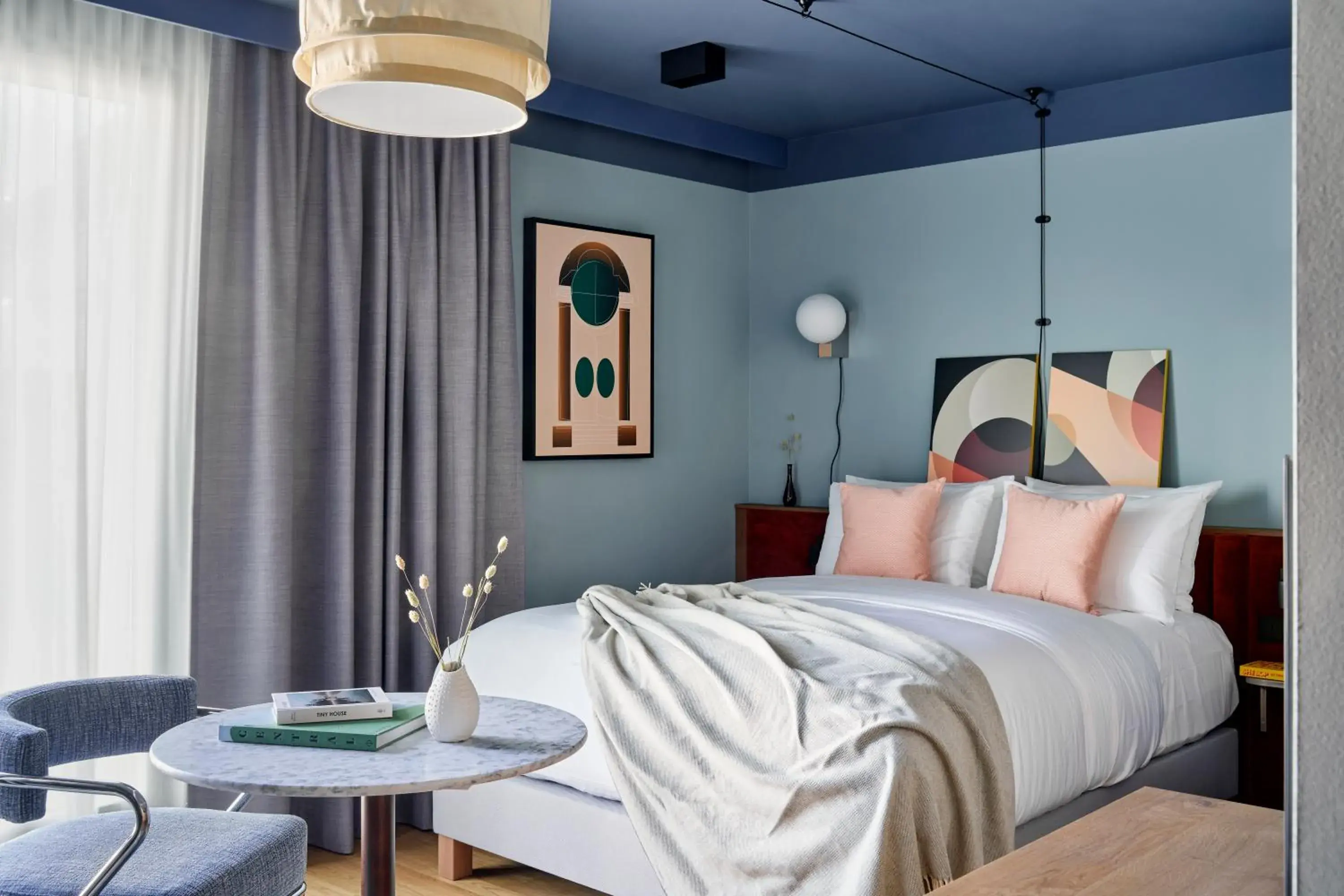 Bed in Schwan Locke Bed in Schwan Locke