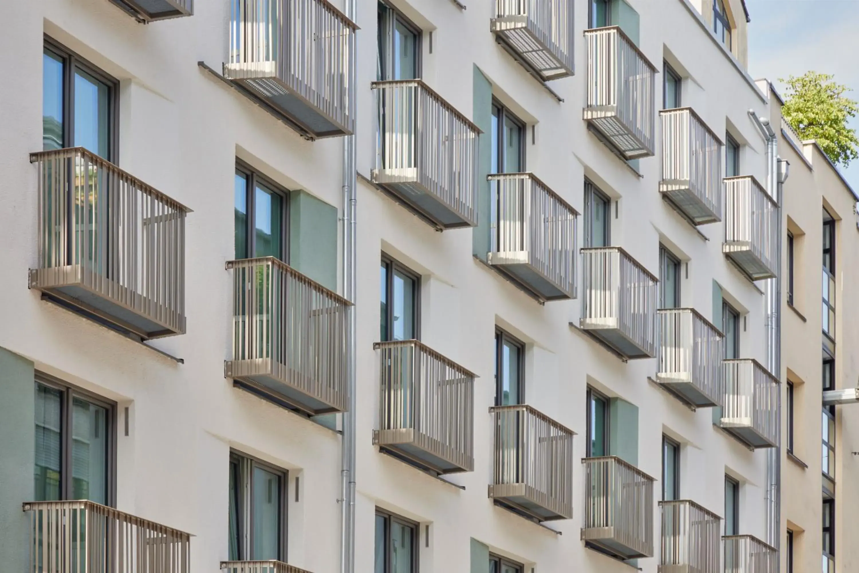 Property building in Schwan Locke Property building in Schwan Locke