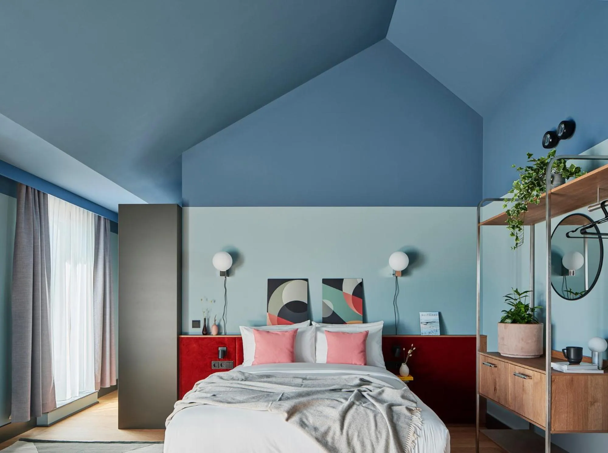 Bedroom, Bed in Schwan Locke