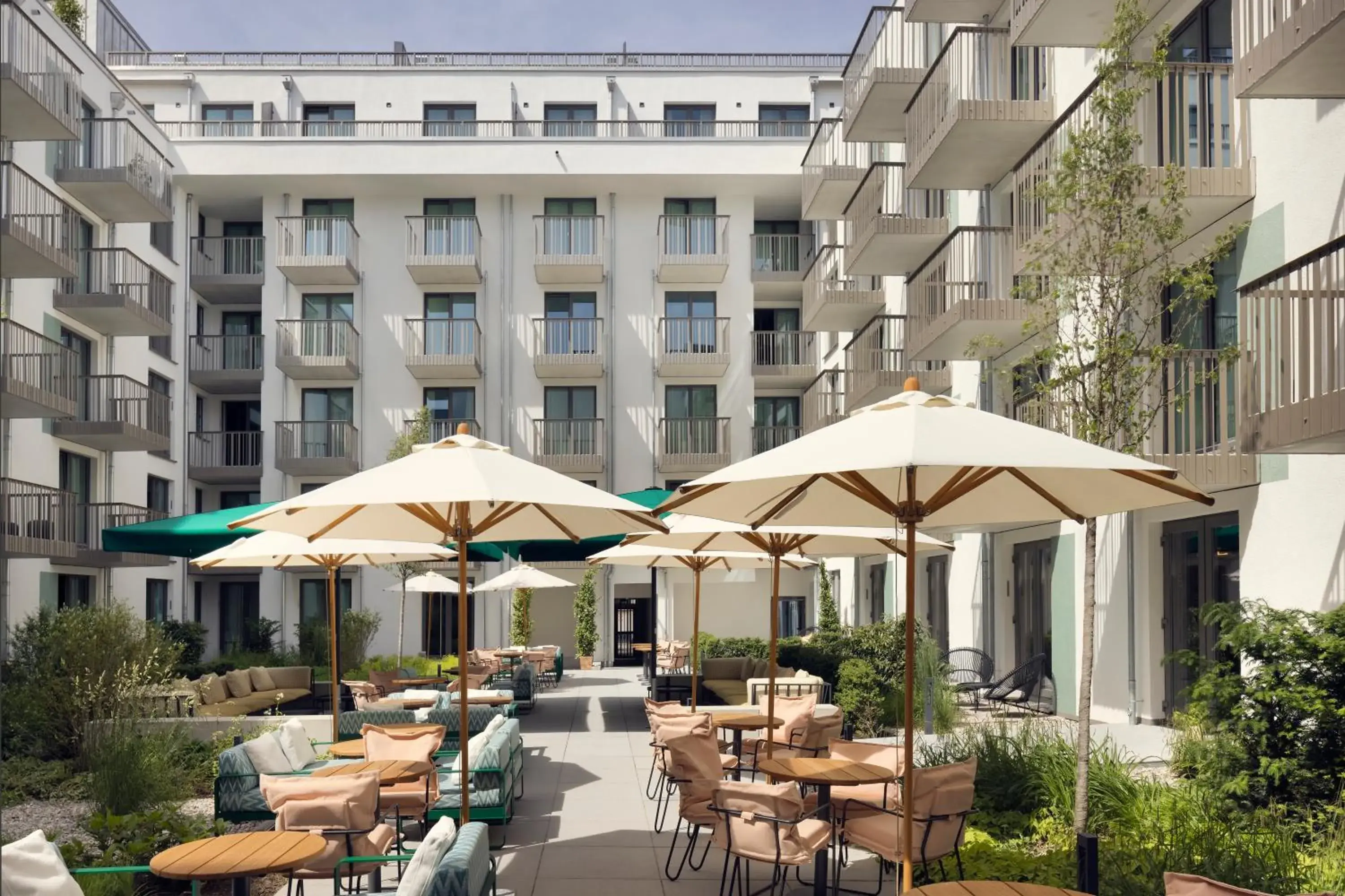 Property building in Schwan Locke Property building in Schwan Locke