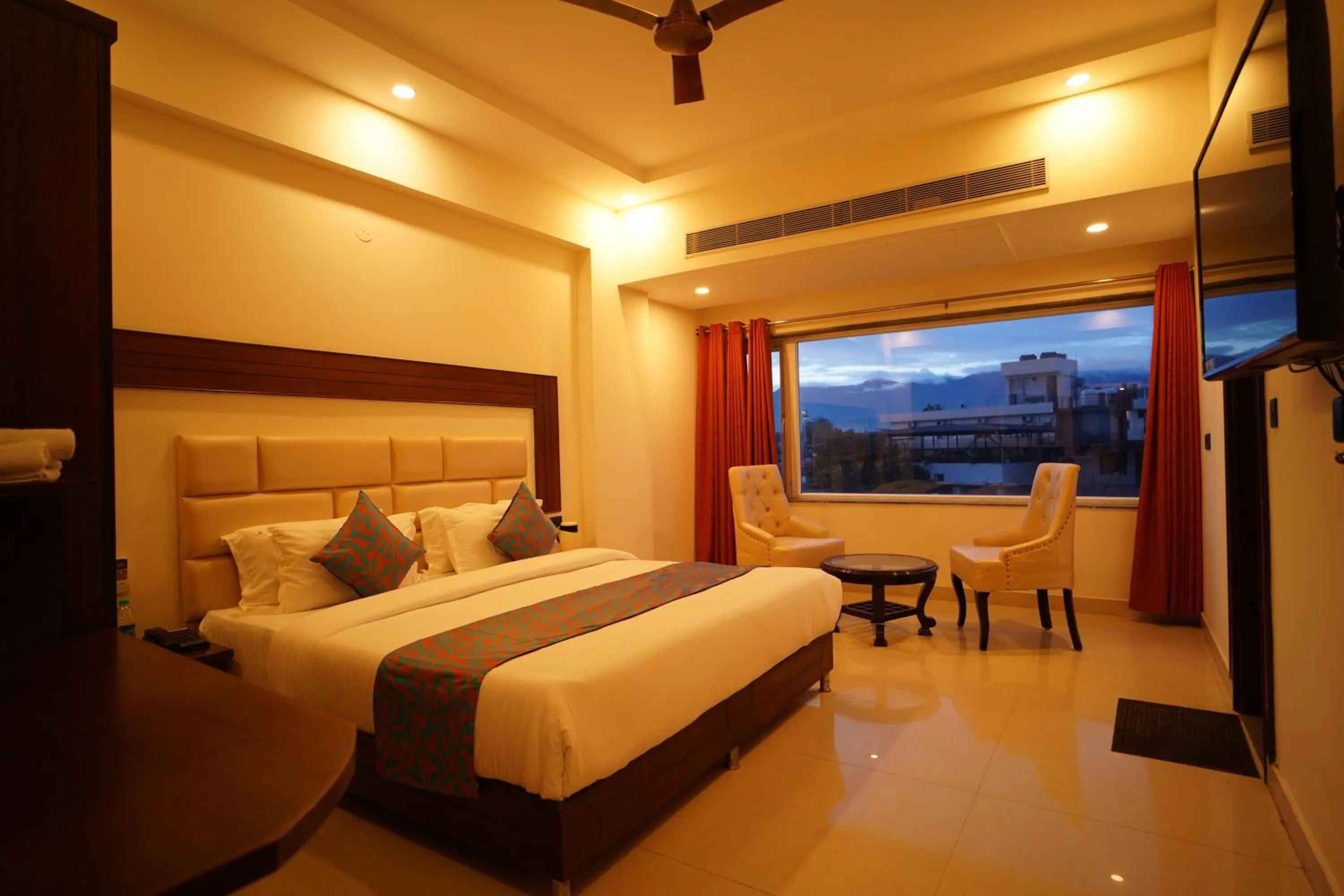 Sunset, Bed in Hotel Doon's Pride