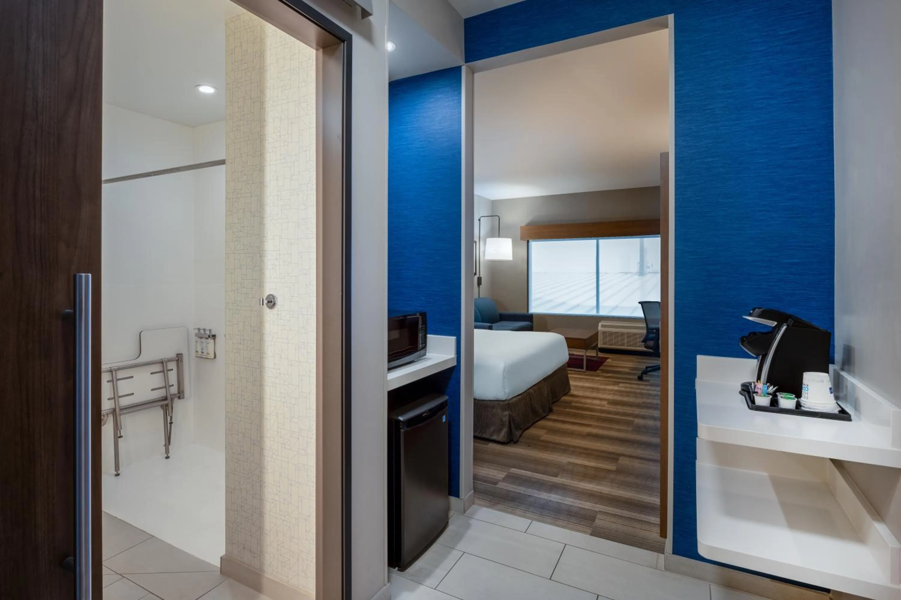 Photo of the whole room in Holiday Inn Express & Suites - Gilbert - Mesa Gateway Airport