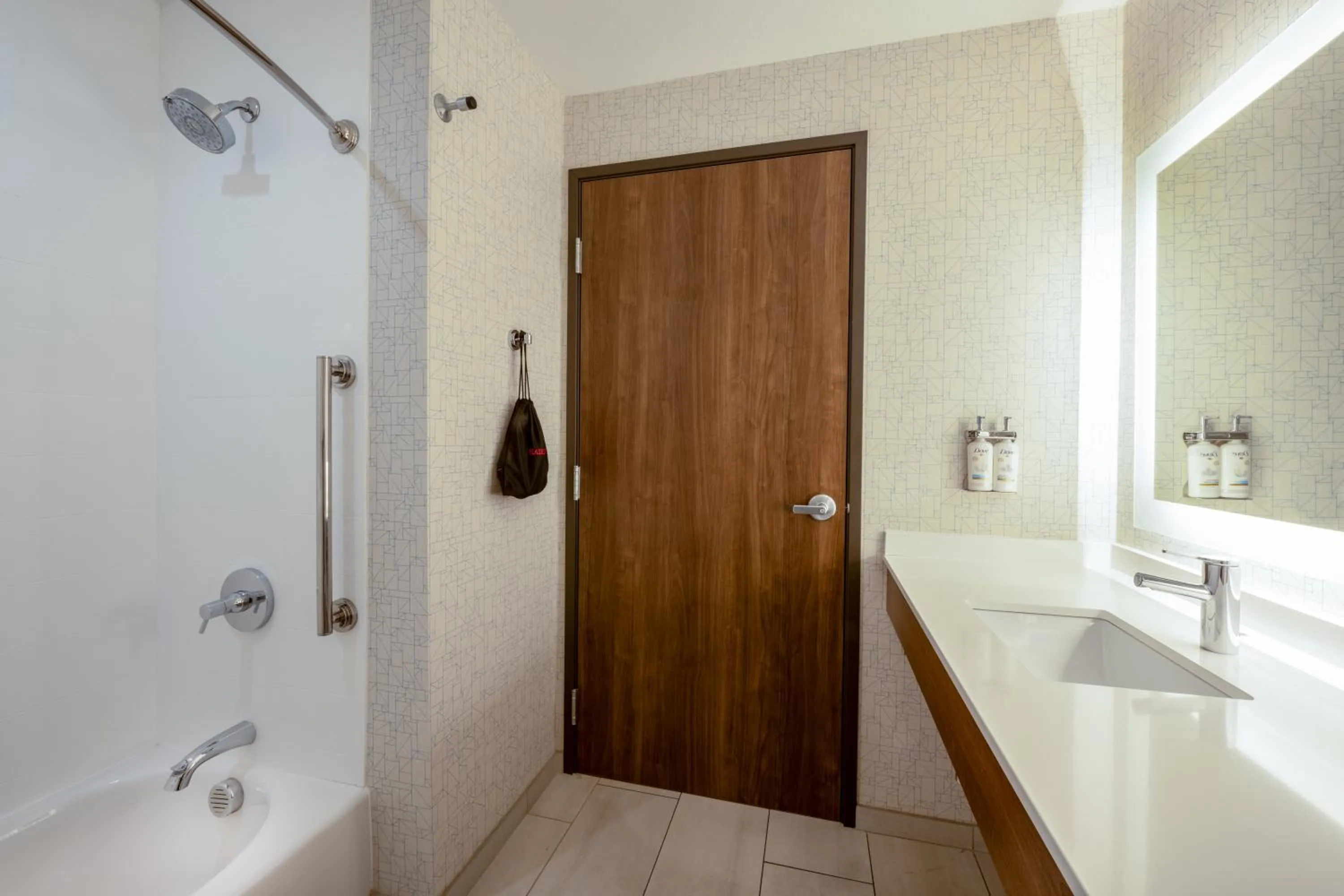 Bathroom in Holiday Inn Express & Suites - Gilbert - Mesa Gateway Airport