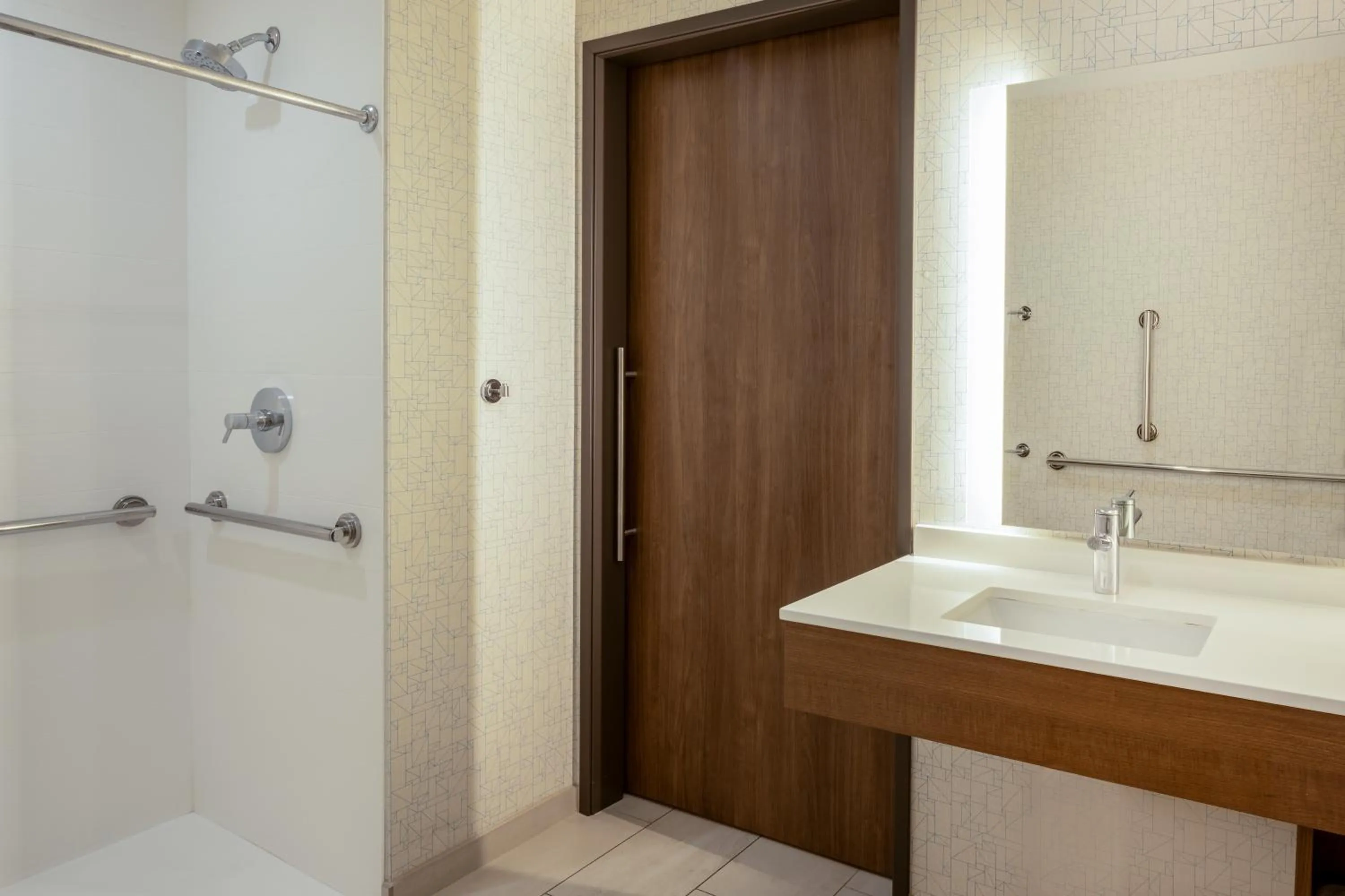 Bathroom in Holiday Inn Express & Suites - Gilbert - Mesa Gateway Airport