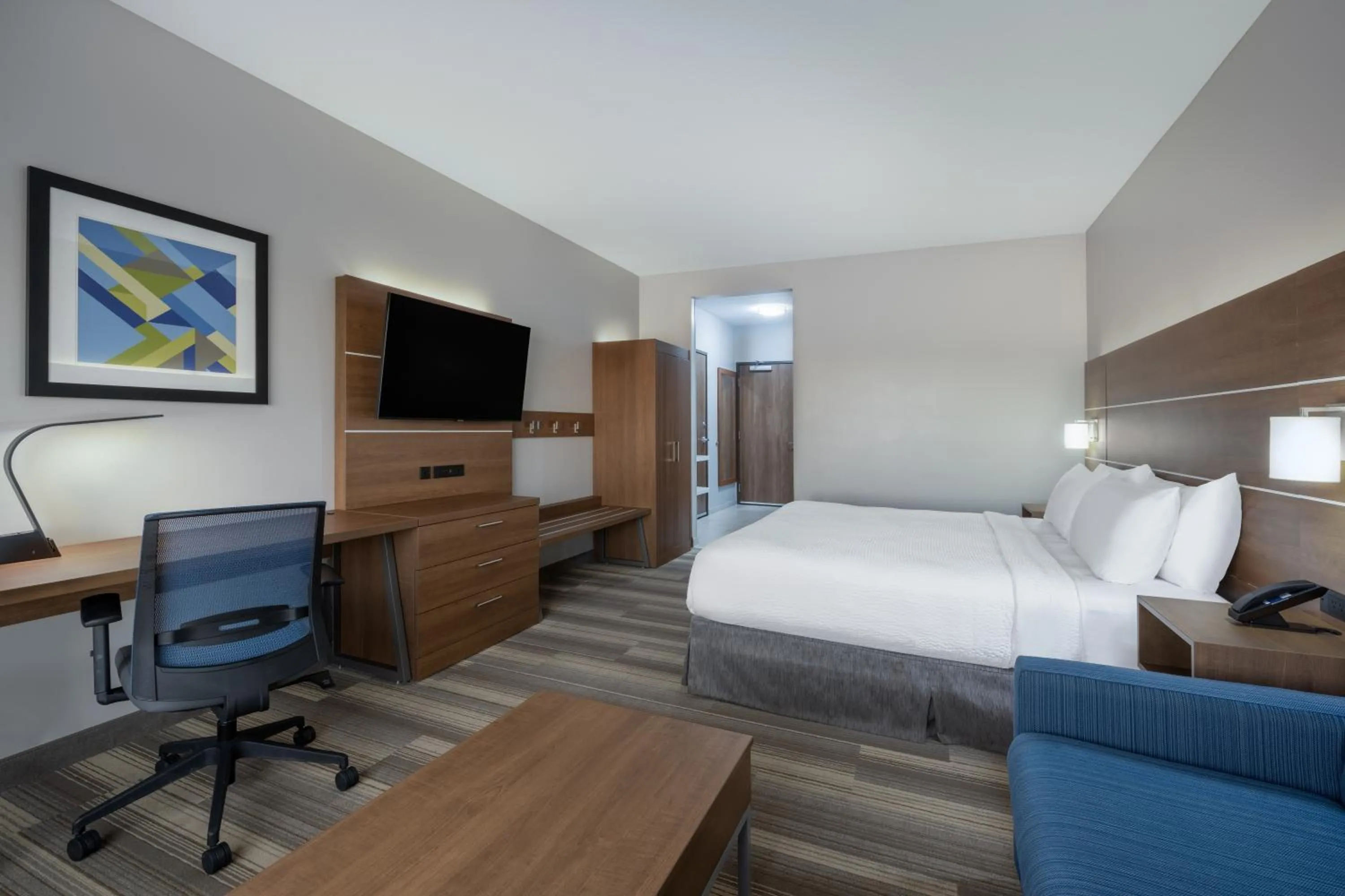 Bedroom, Bed in Holiday Inn Express & Suites - Gilbert - Mesa Gateway Airport