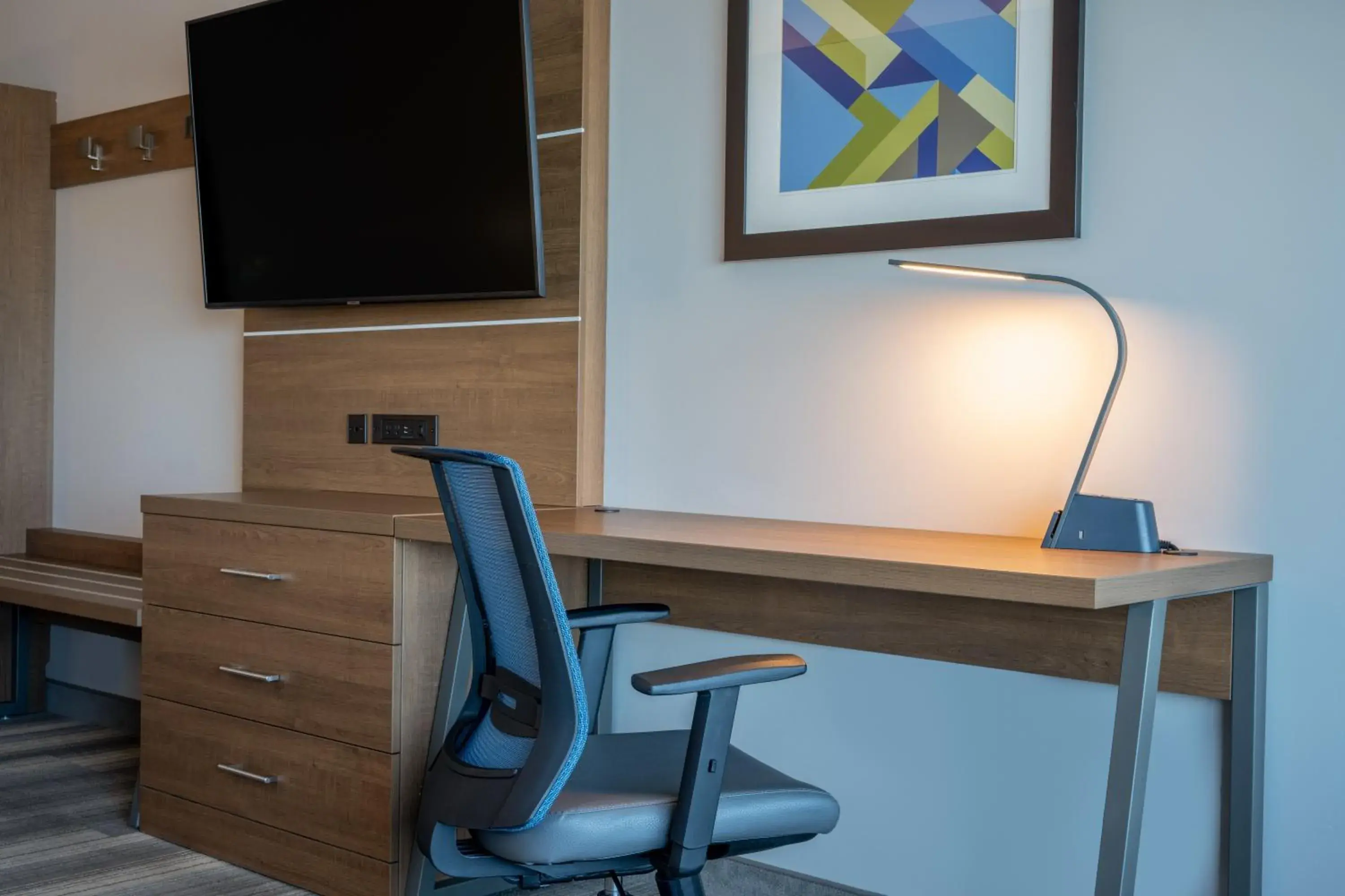 Bedroom in Holiday Inn Express & Suites - Gilbert - Mesa Gateway Airport Bedroom in Holiday Inn Express & Suites - Gilbert - Mesa Gateway Airport