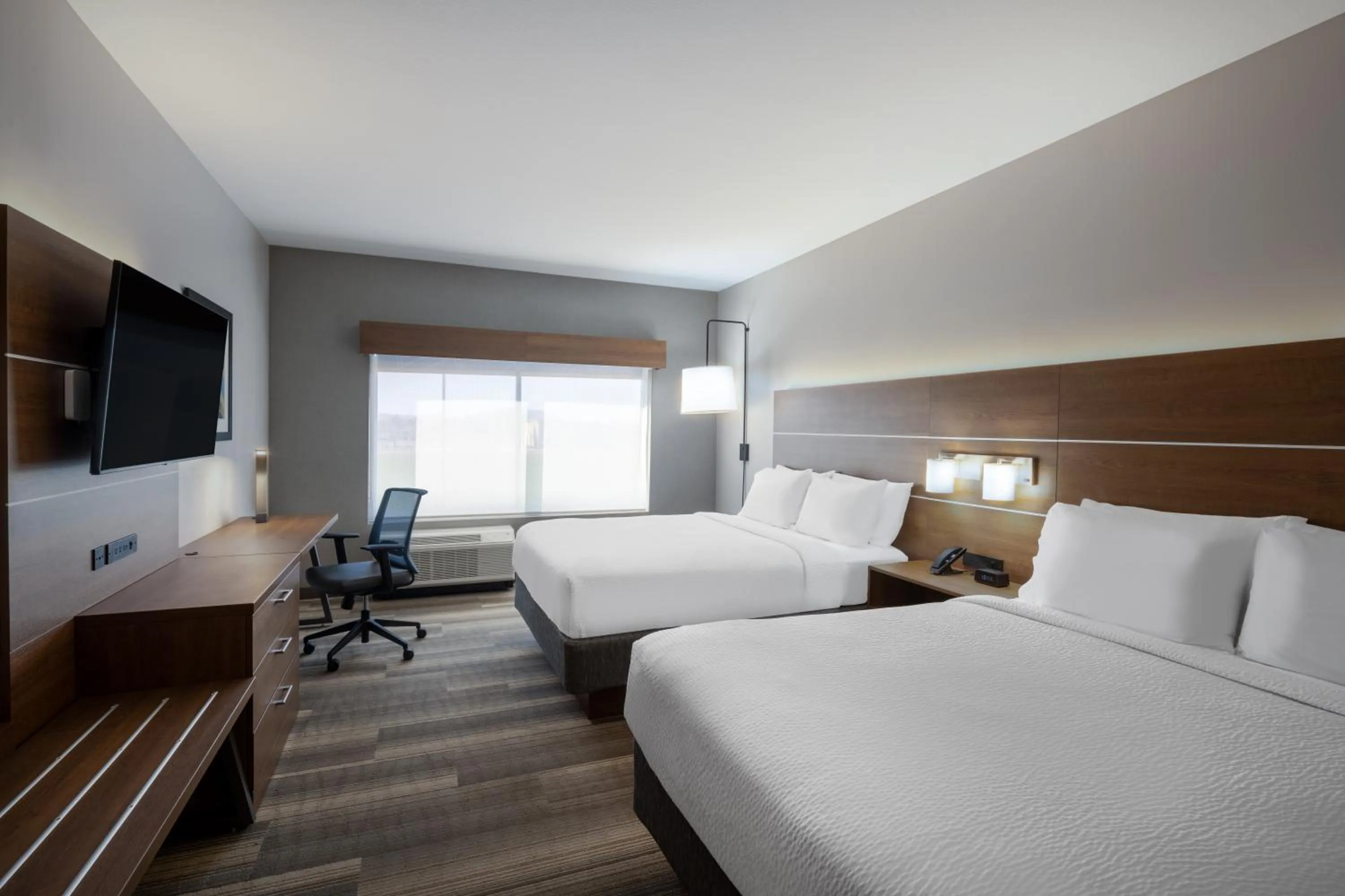 Bedroom, Bed in Holiday Inn Express & Suites - Gilbert - Mesa Gateway Airport