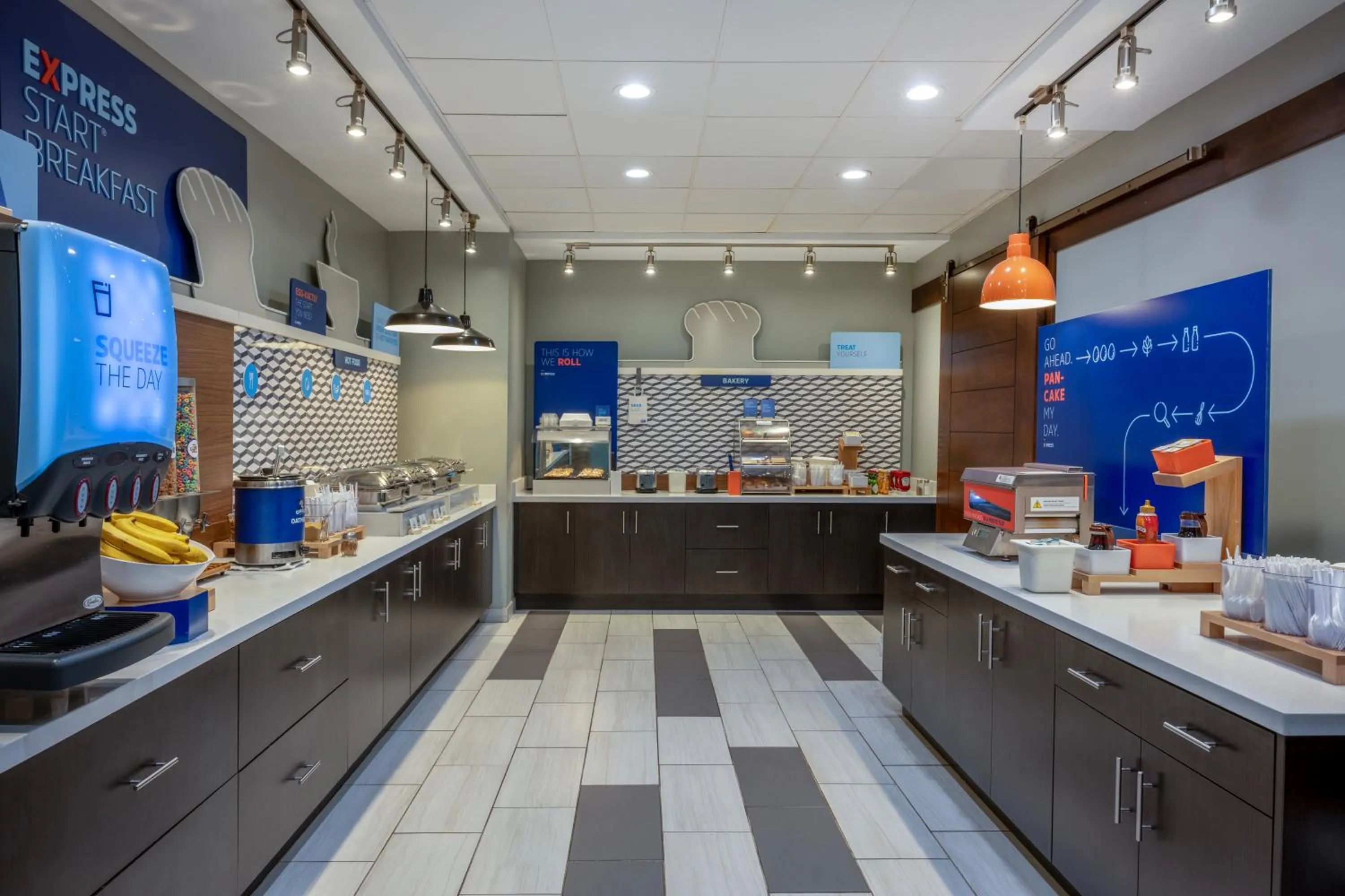 Buffet breakfast in Holiday Inn Express & Suites - Gilbert - Mesa Gateway Airport