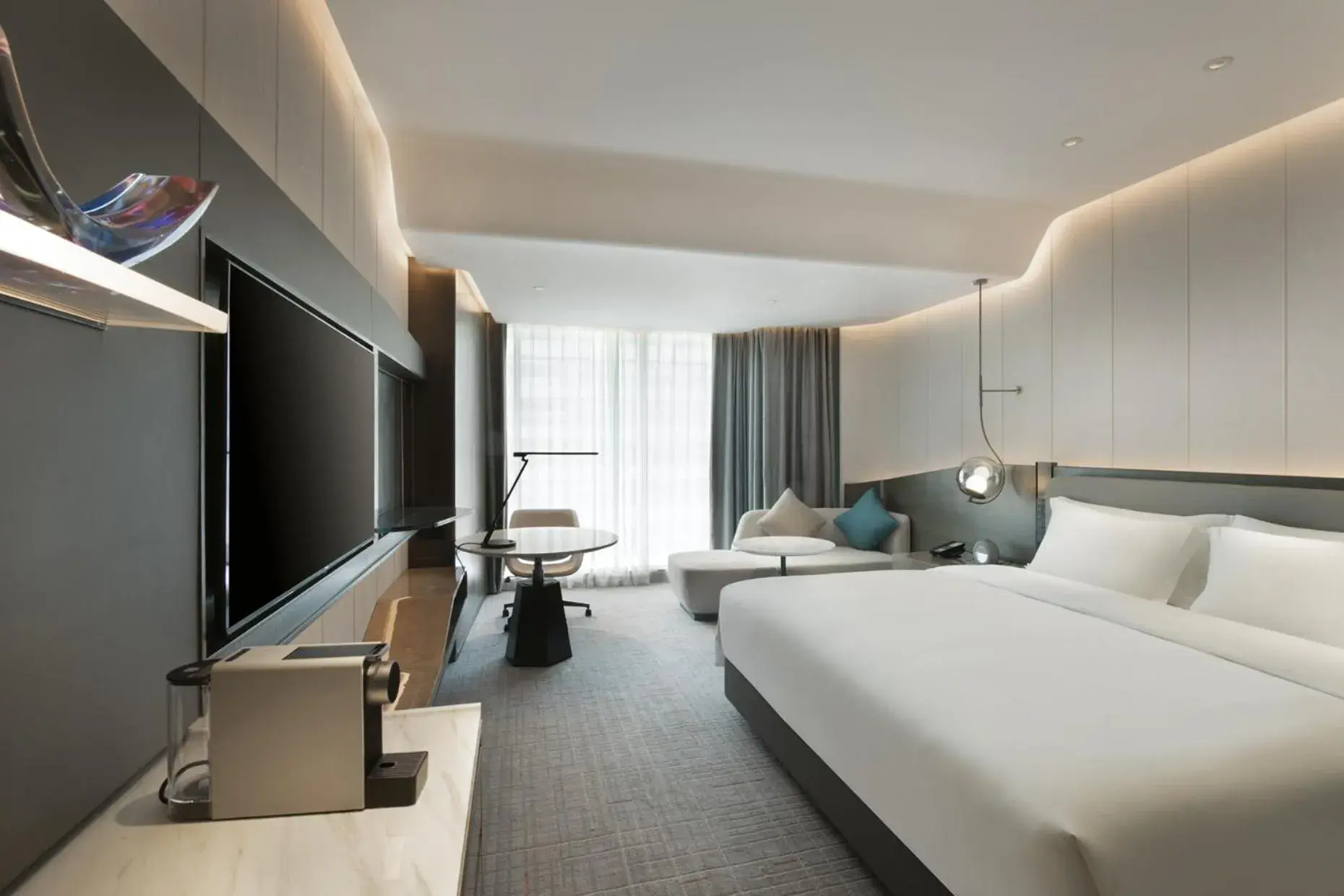 Photo of the whole room, Bed in Crowne Plaza Wuhan Optics Valley by IHG Photo of the whole room, Bed in Crowne Plaza Wuhan Optics Valley by IHG