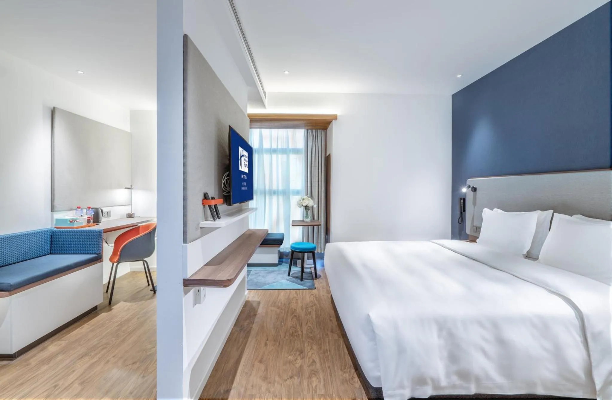 Photo of the whole room, Bed in Holiday Inn Express Changsha Shifu by IHG