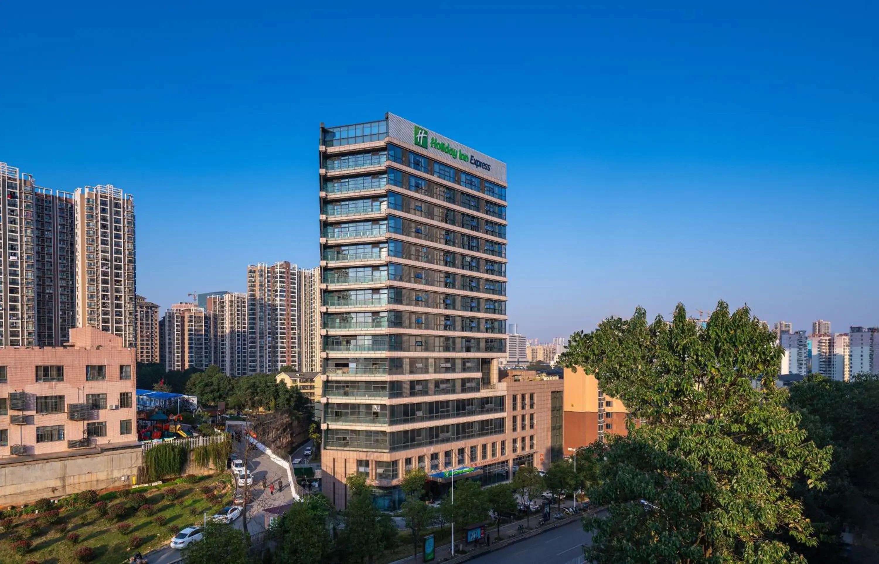 Property building in Holiday Inn Express Changsha Shifu by IHG Property building in Holiday Inn Express Changsha Shifu by IHG