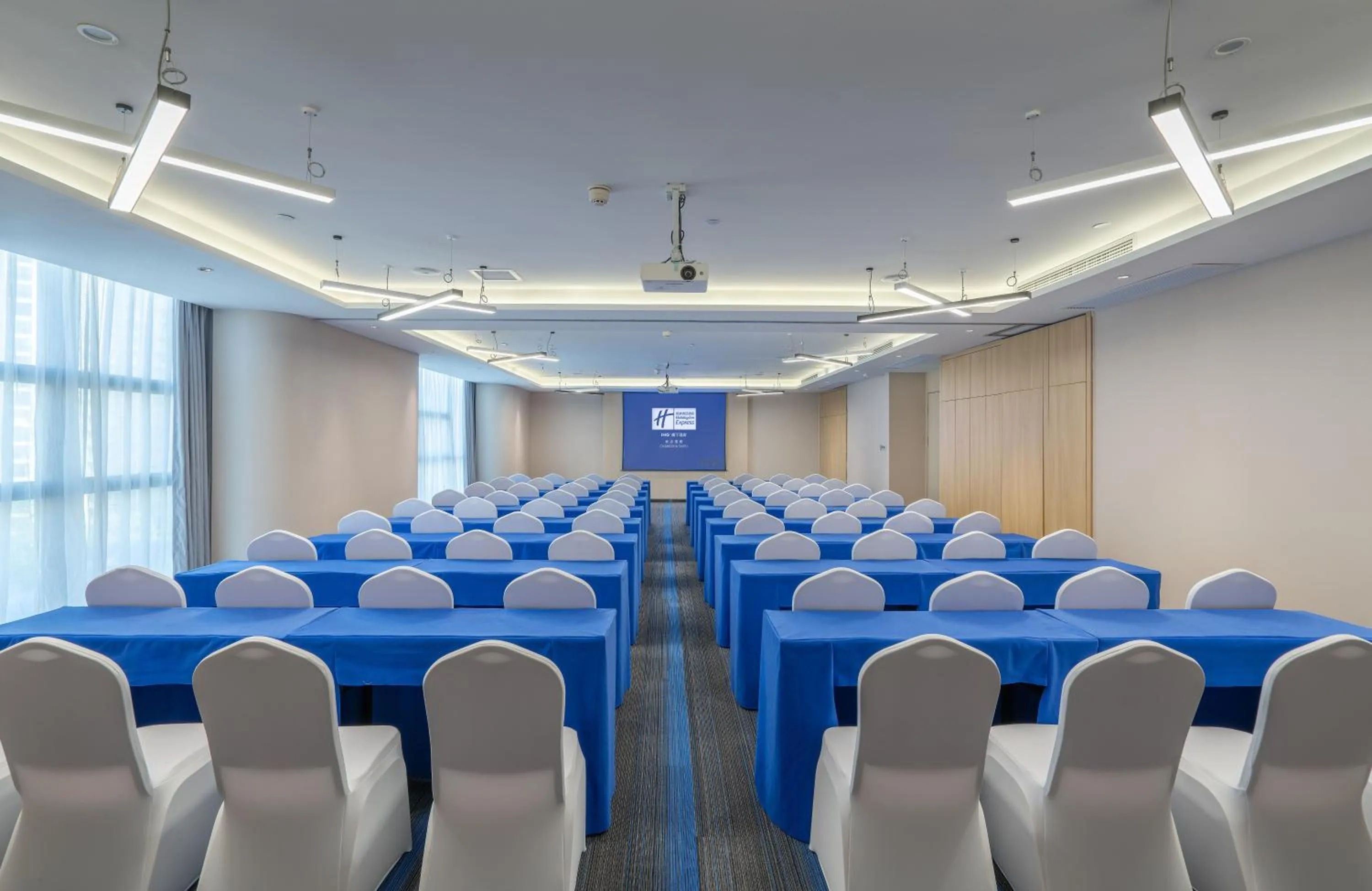 Meeting/conference room in Holiday Inn Express Changsha Shifu by IHG