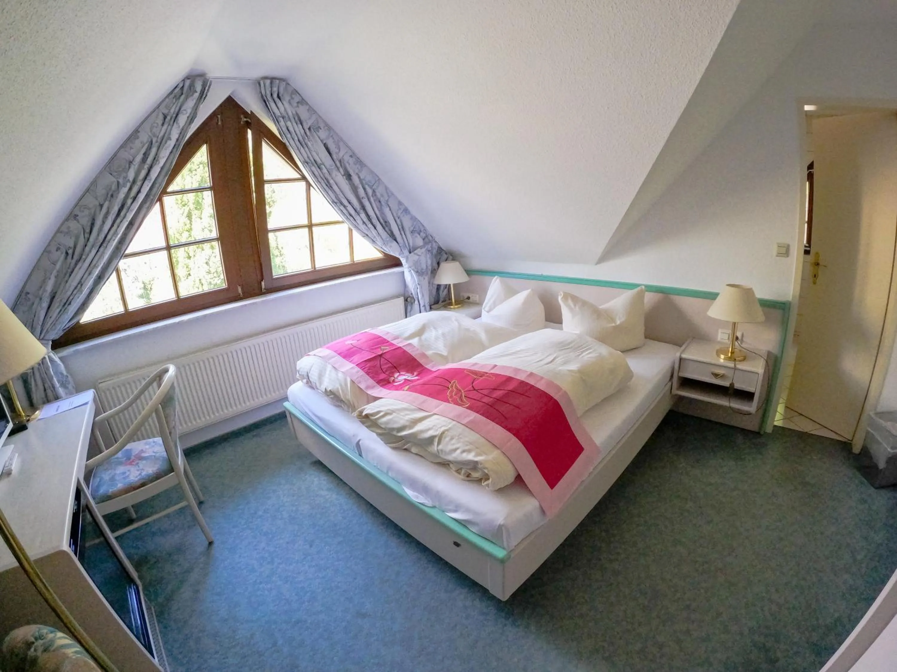 Bathroom, Bed in Hotel Diana