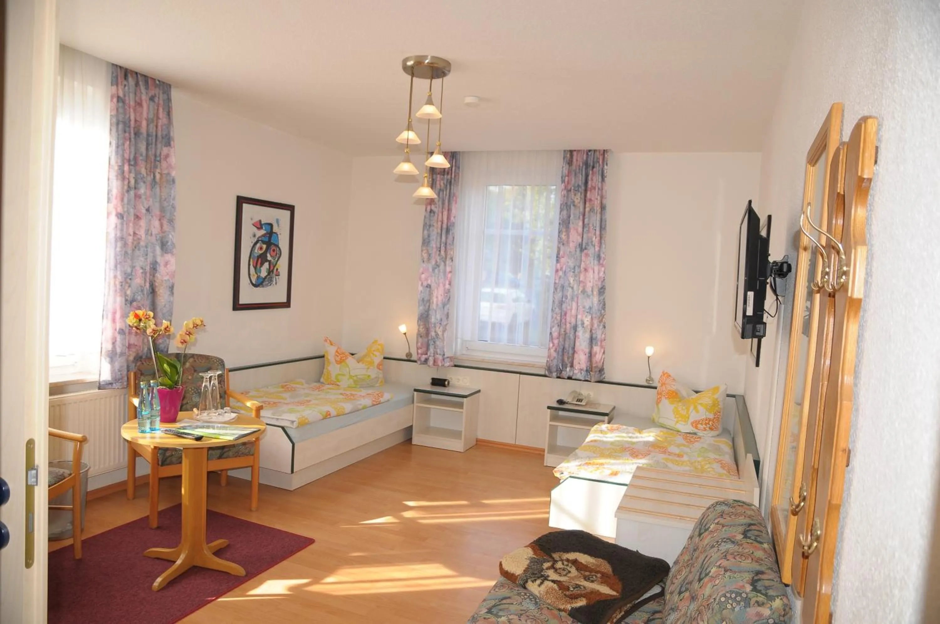 Photo of the whole room, Bed in Aktiv Pension