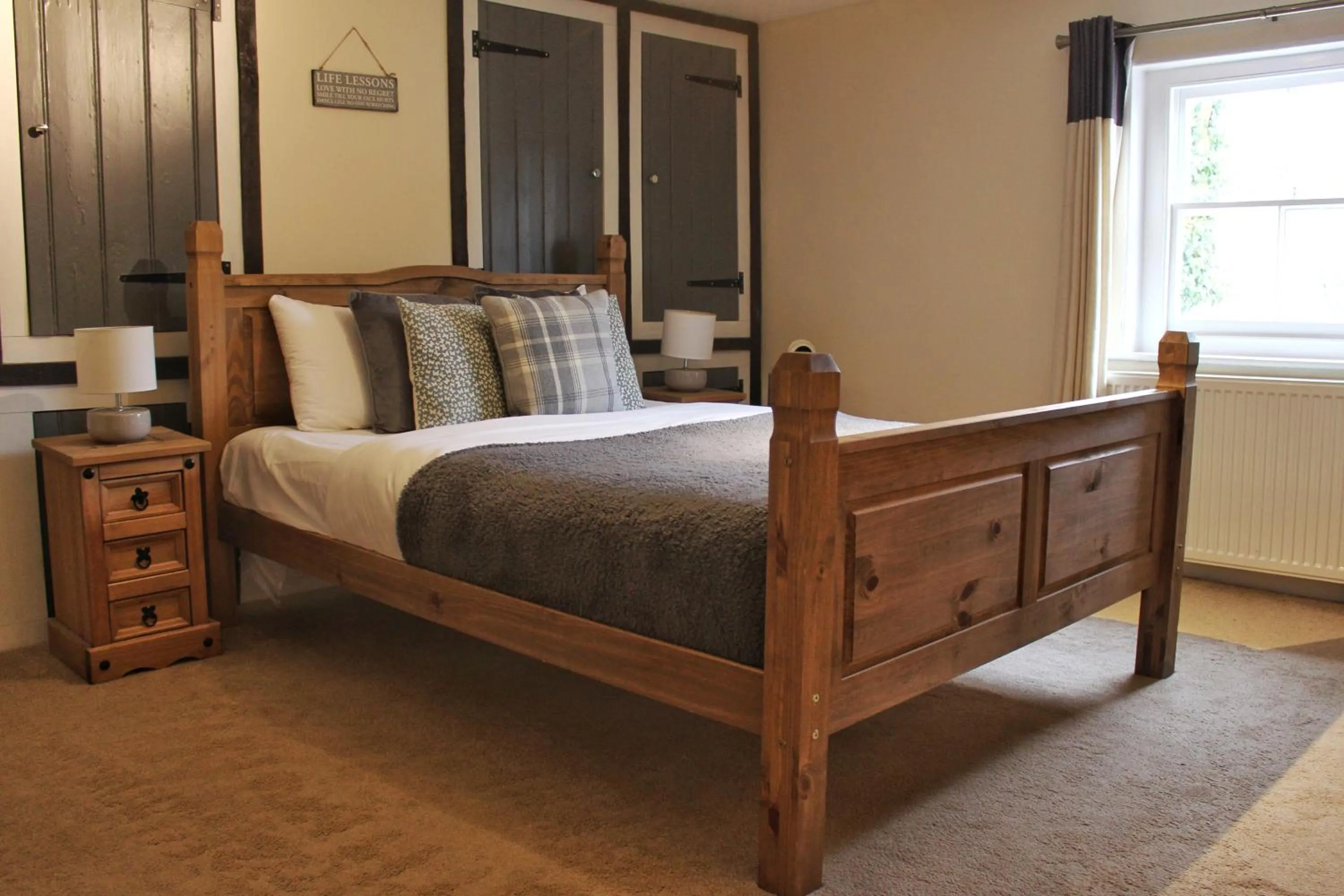 Bed in The Ibex Inn