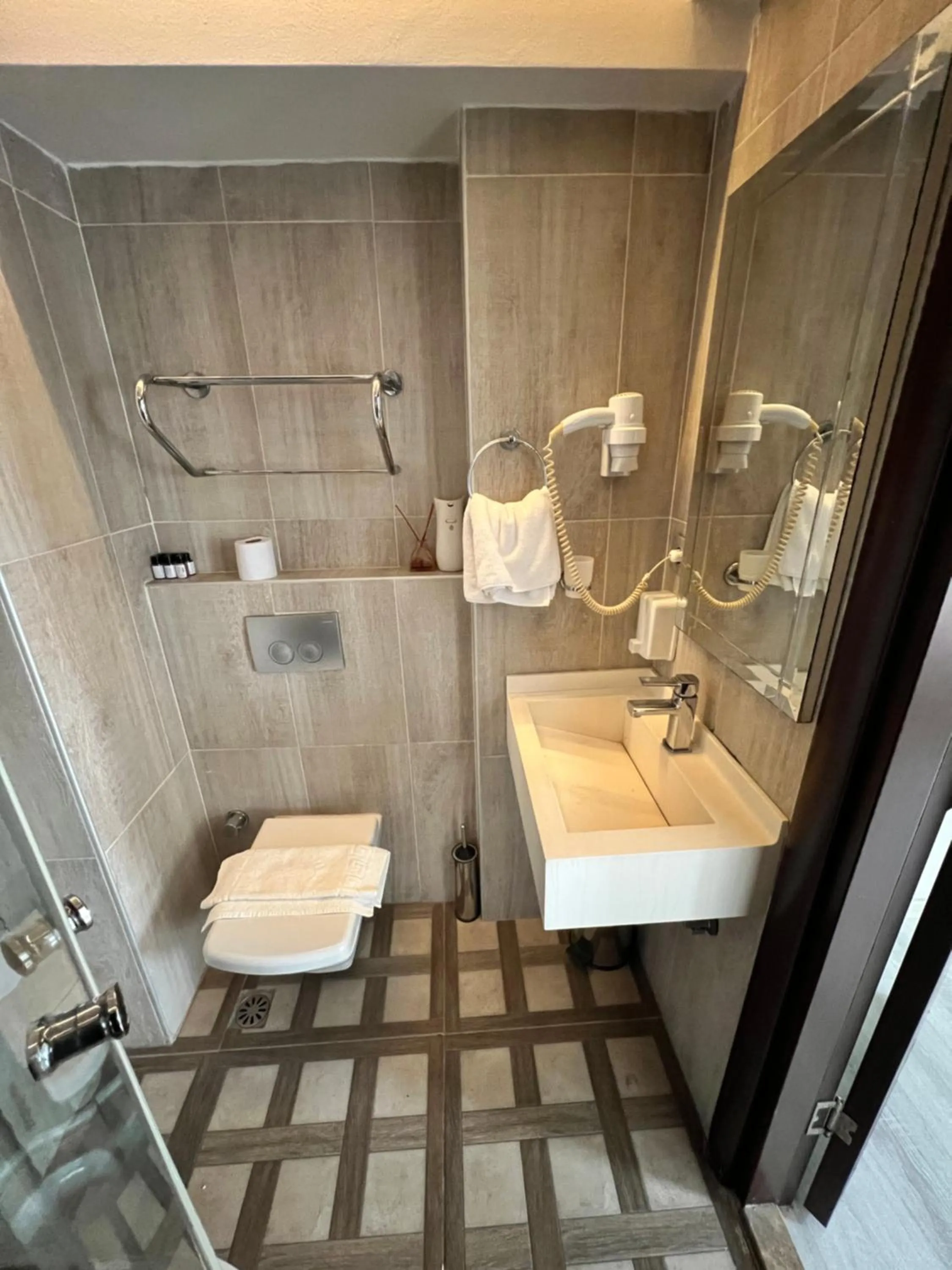 Shower in Nacre Residence