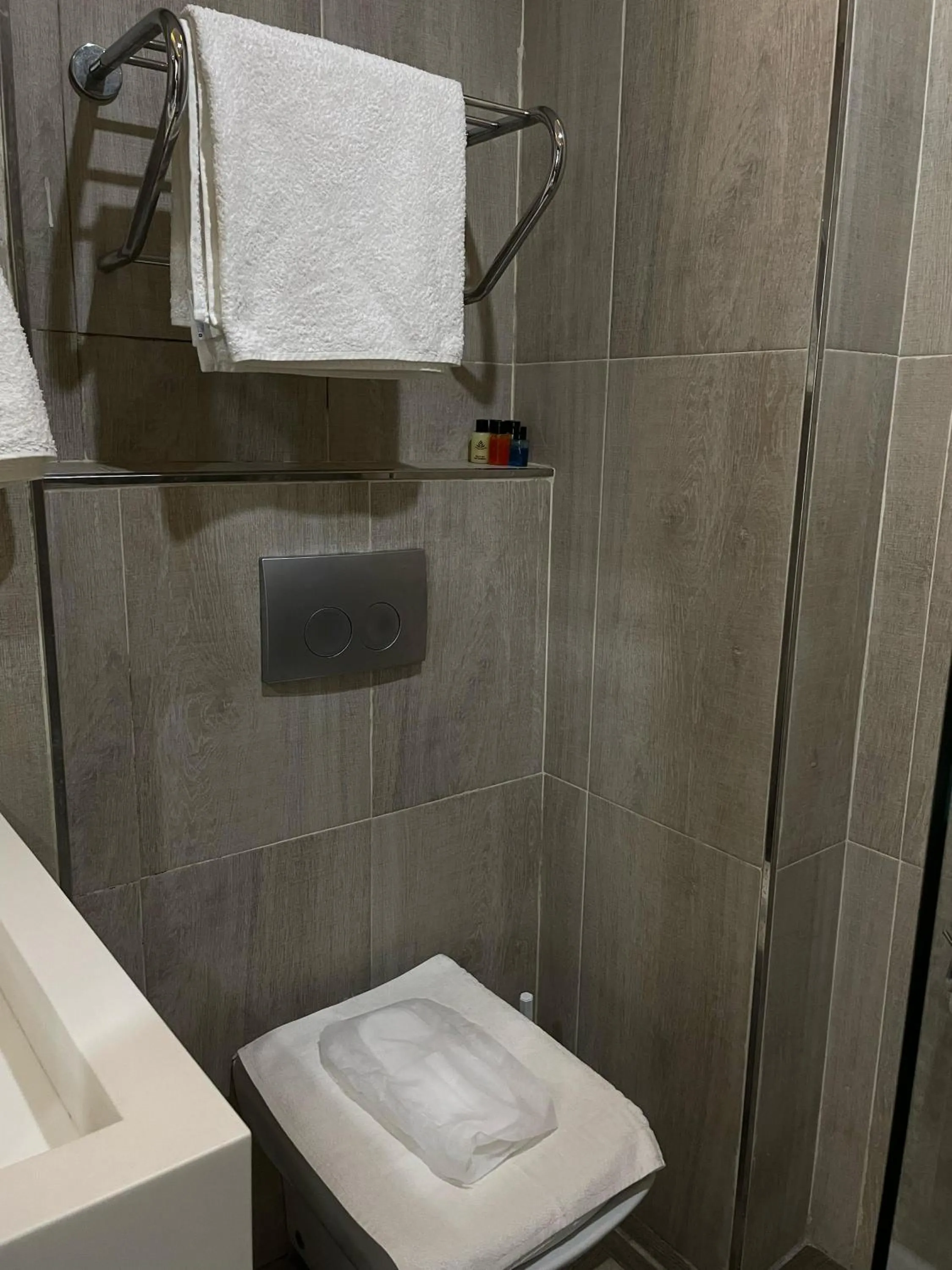 Shower in Nacre Residence