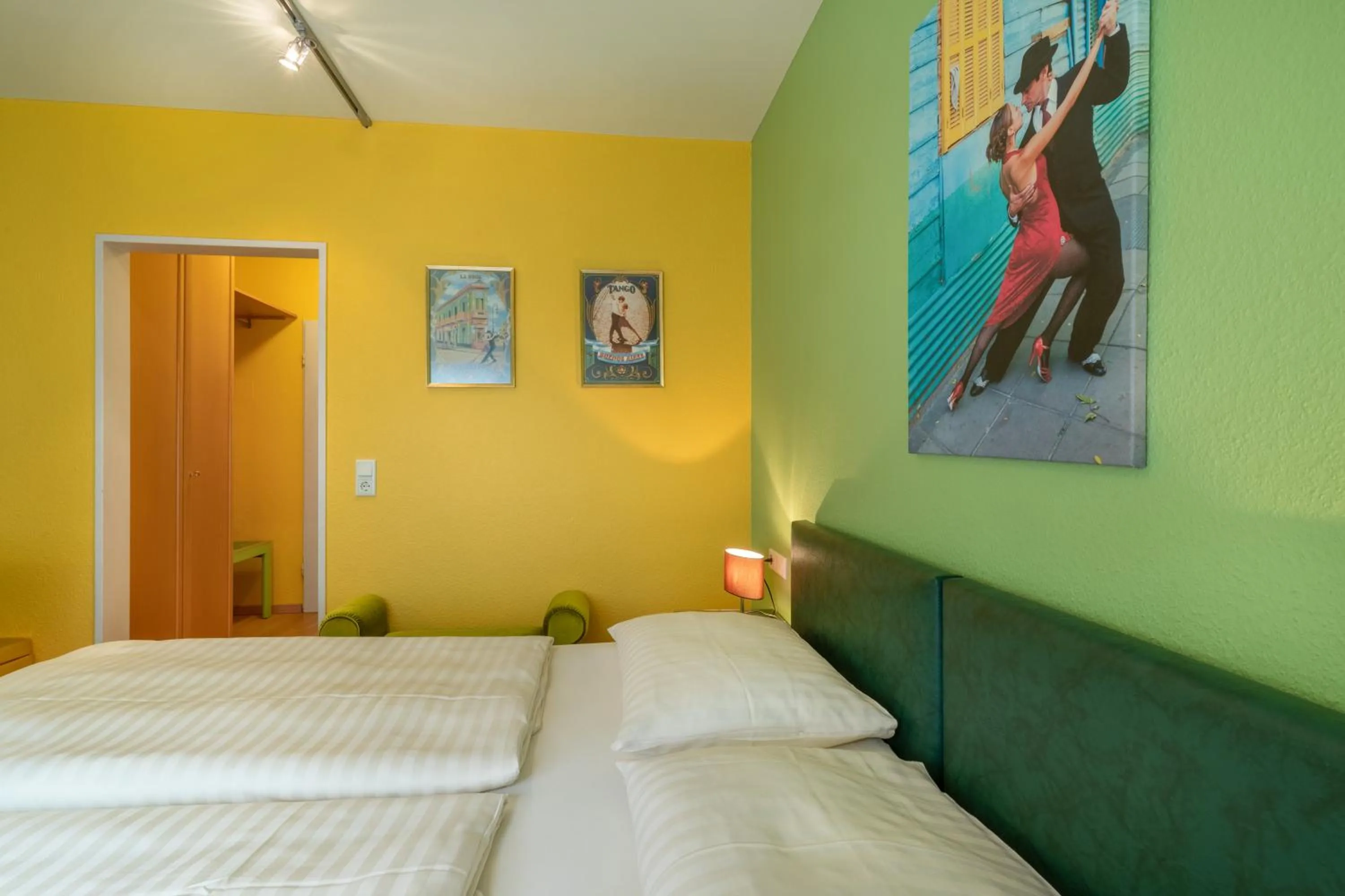 Bed in Hotel Arosa Düsseldorf Oberkassel