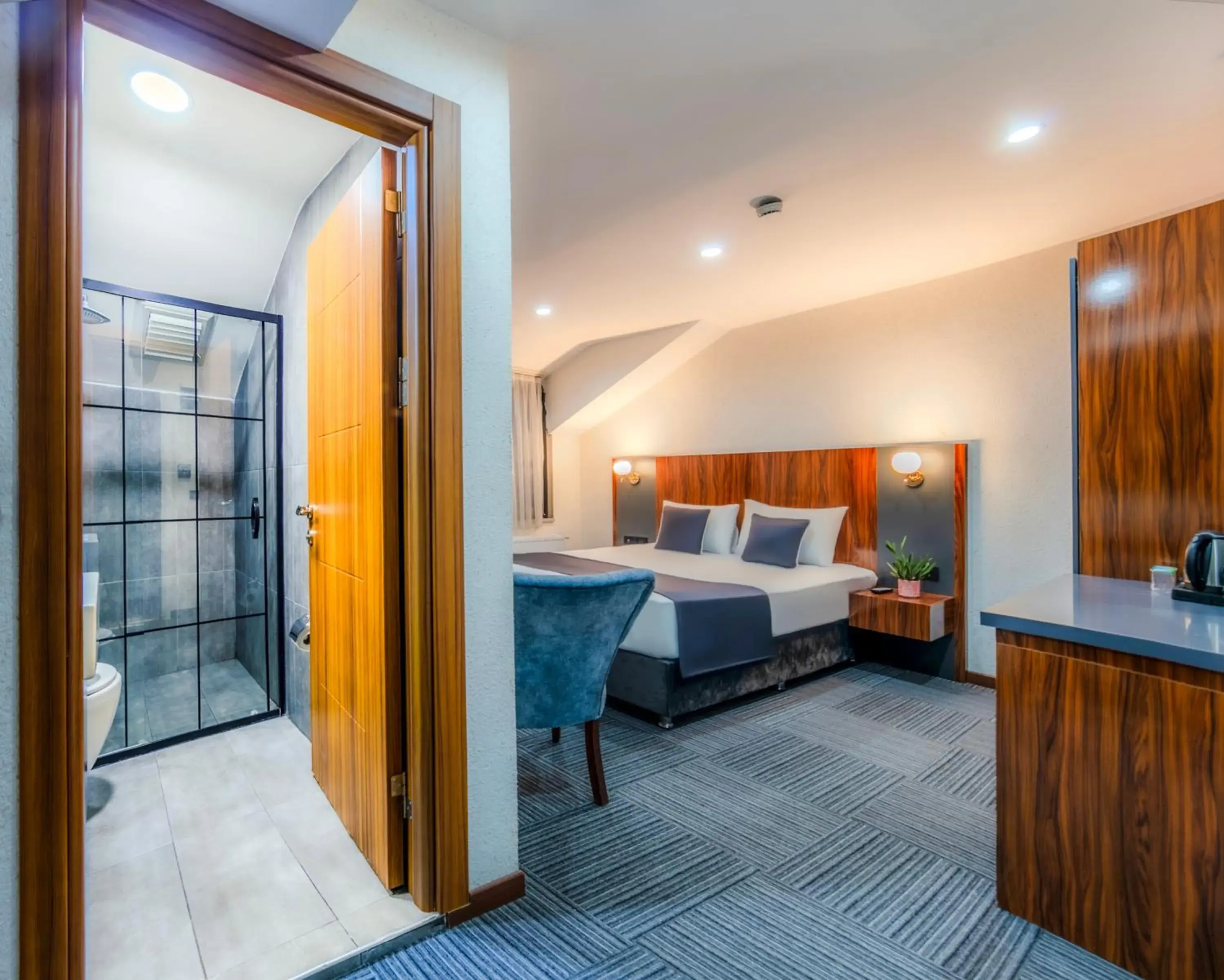 Deluxe Double Room with Balcony in MED Airport Hotel Deluxe Double Room with Balcony in MED Airport Hotel