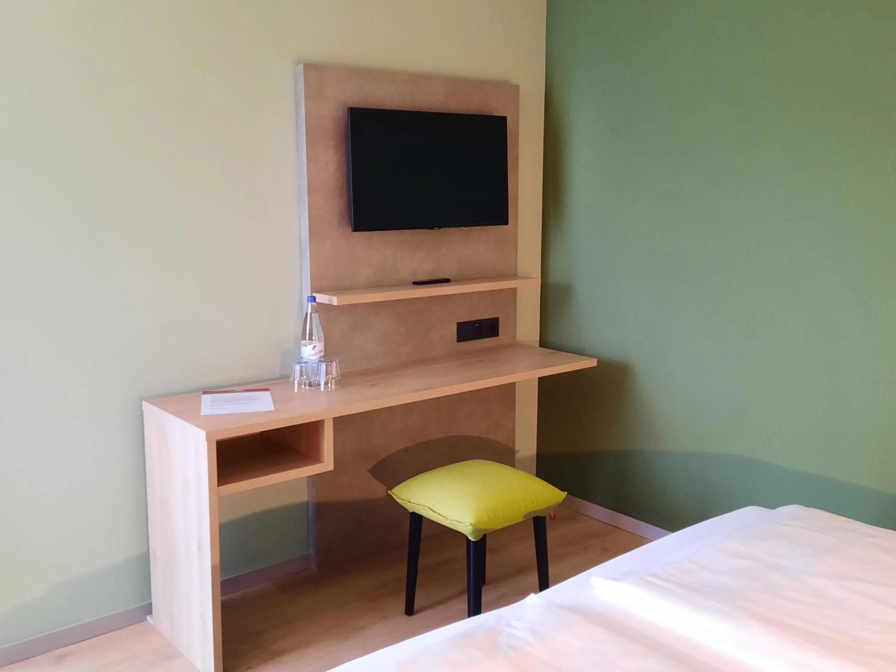 Bedroom, Bed in Hotel Bad Dürkheim