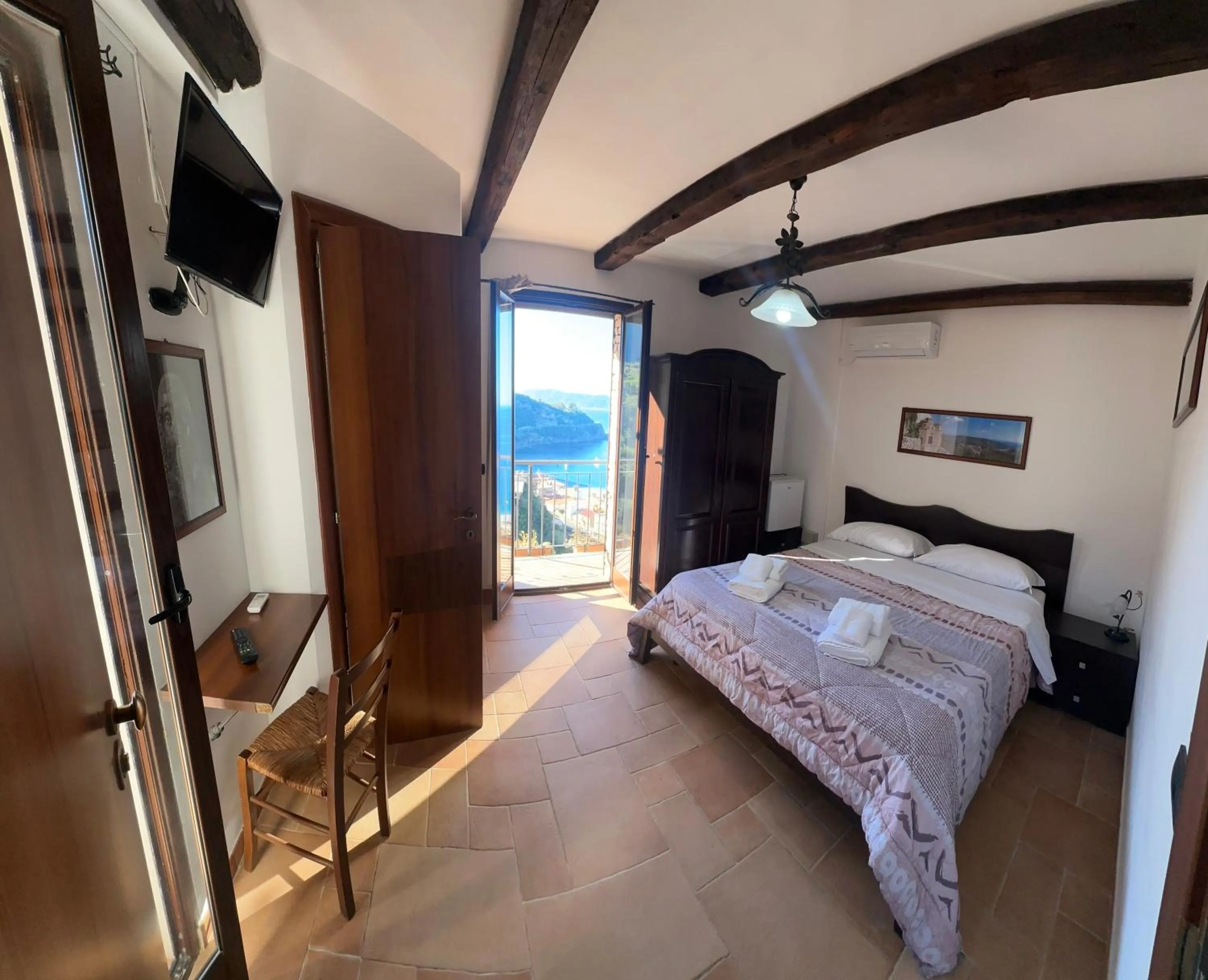 Bedroom, Bed in B&B La Bastia