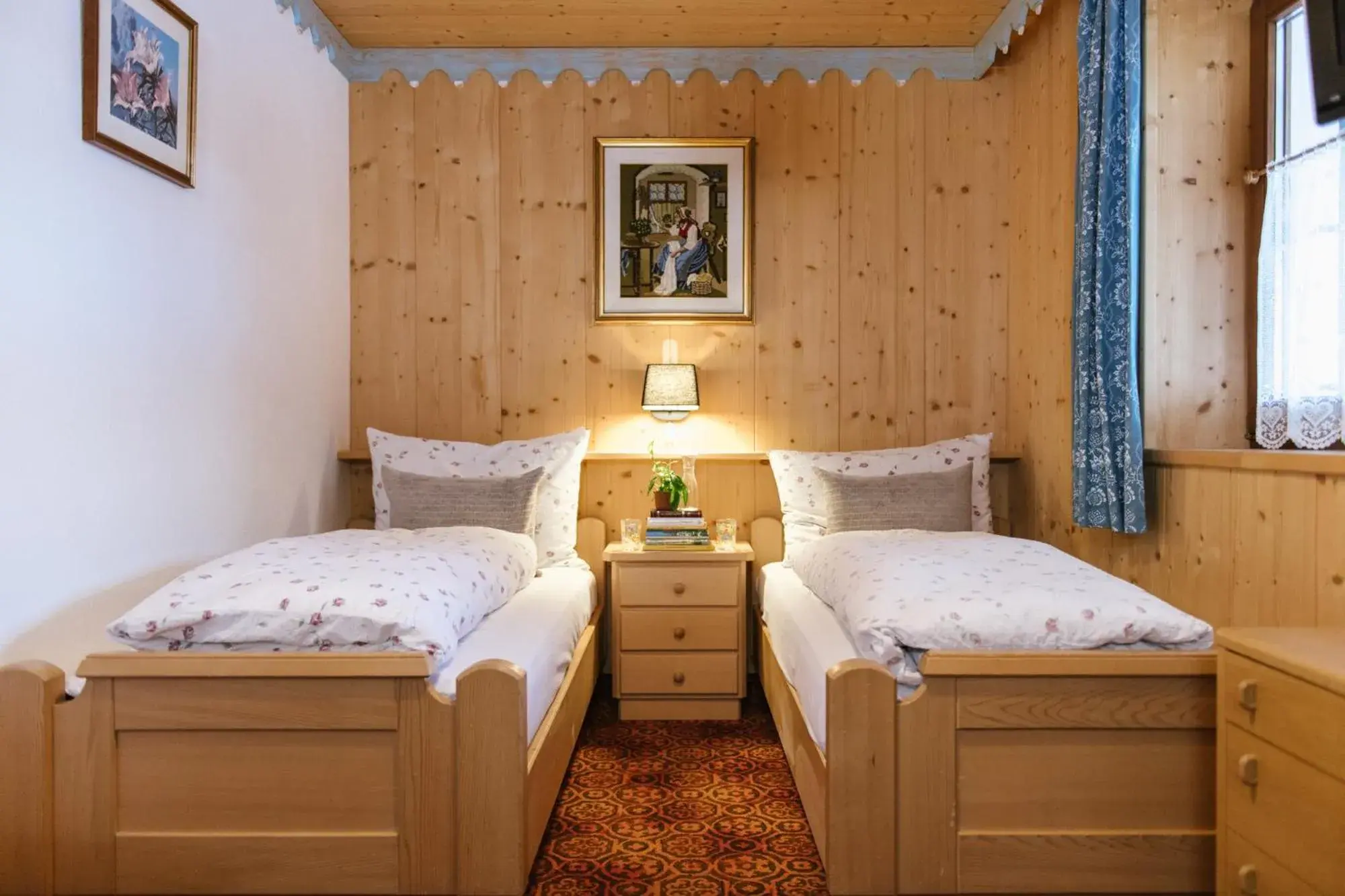 Twin Room with Shared Bathroom in Garni Fany Twin Room with Shared Bathroom in Garni Fany