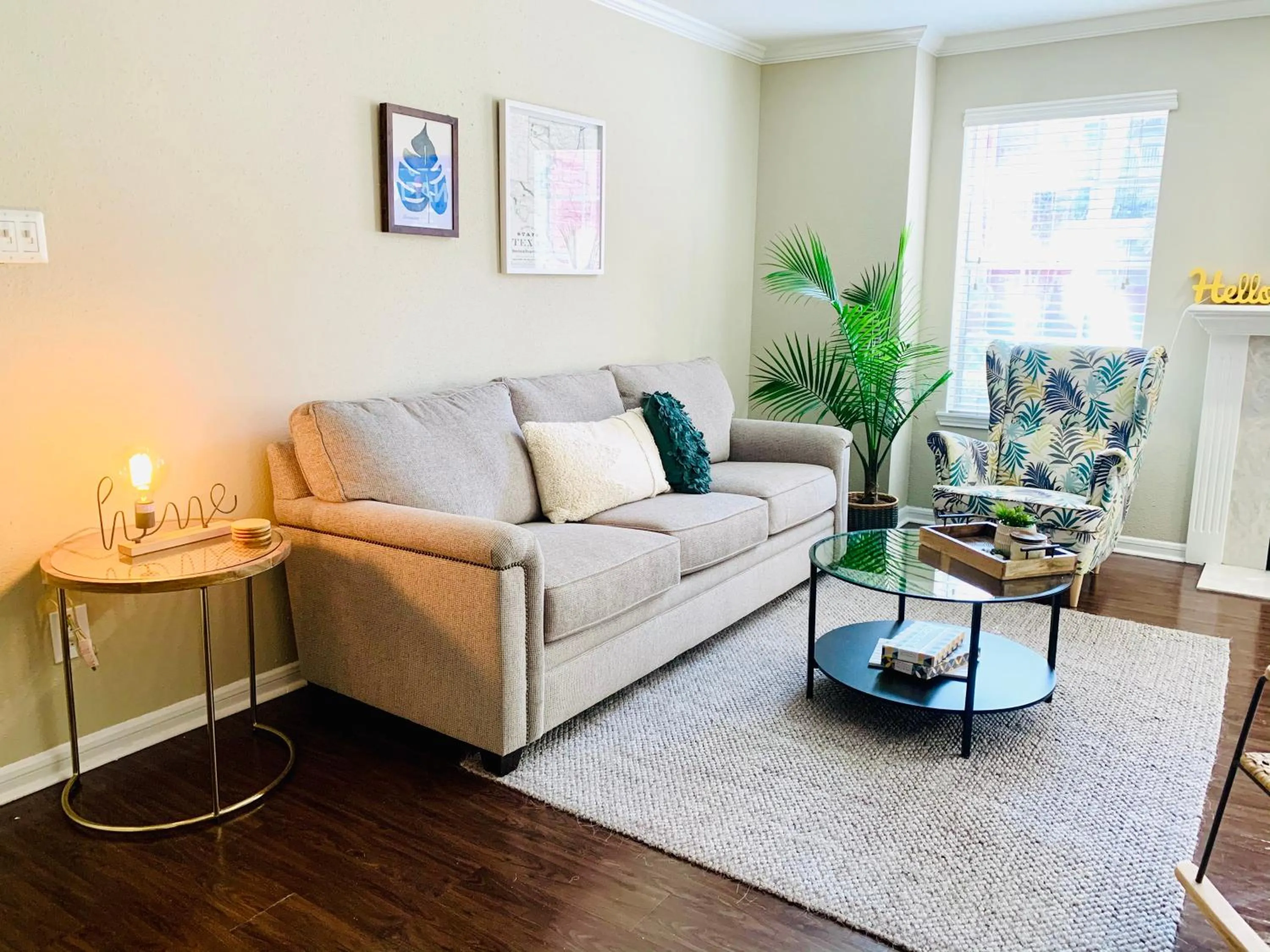 Living room in Peaceful Medical Center Apartment 2BR & 2BA