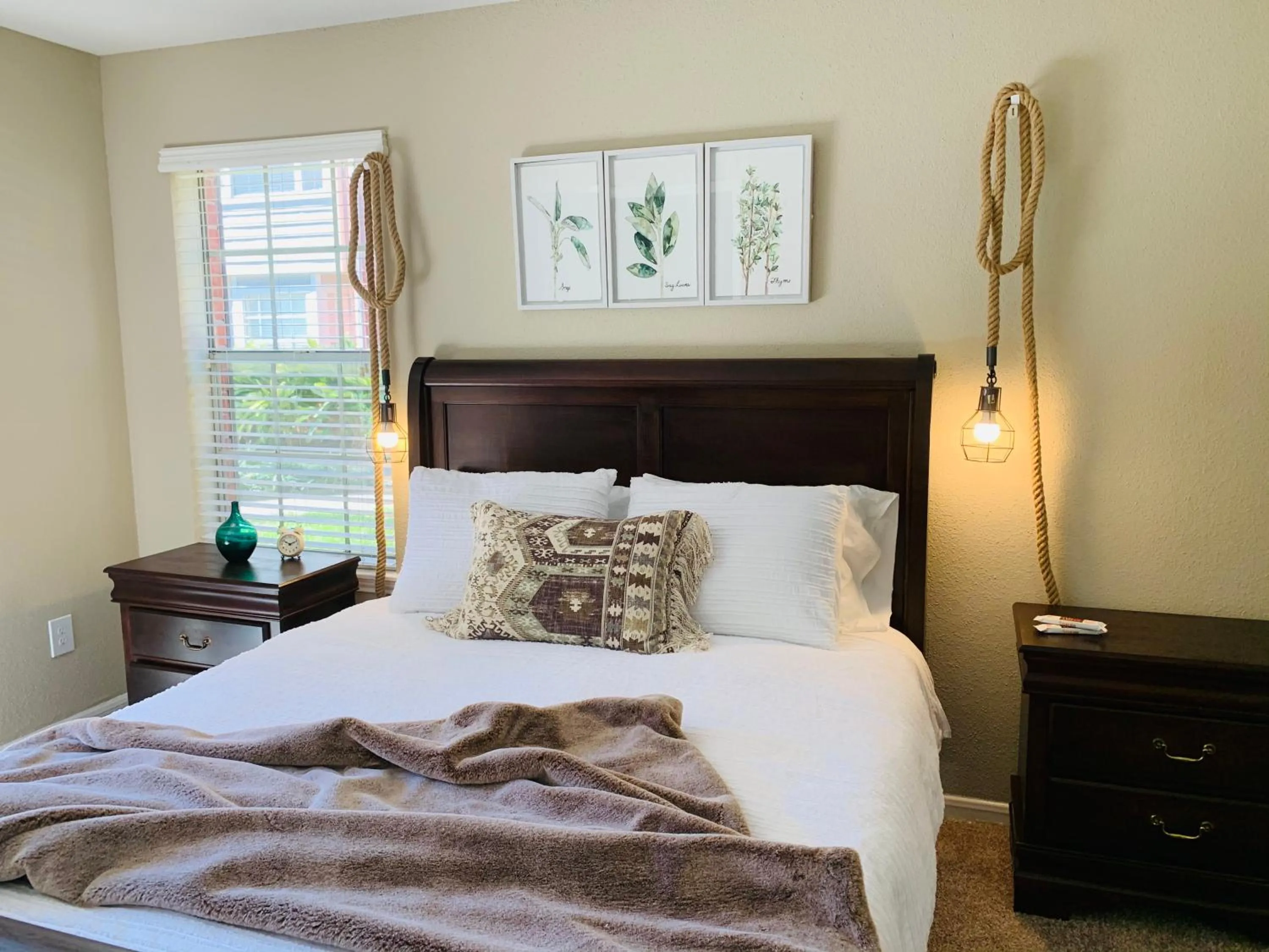 Bedroom, Bed in Peaceful Medical Center Apartment 2BR & 2BA