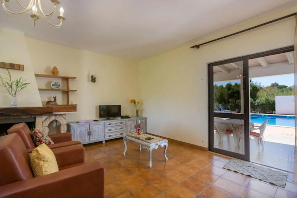 Casa Silver, Gale - Sleeps 9 close to amenities and beach!