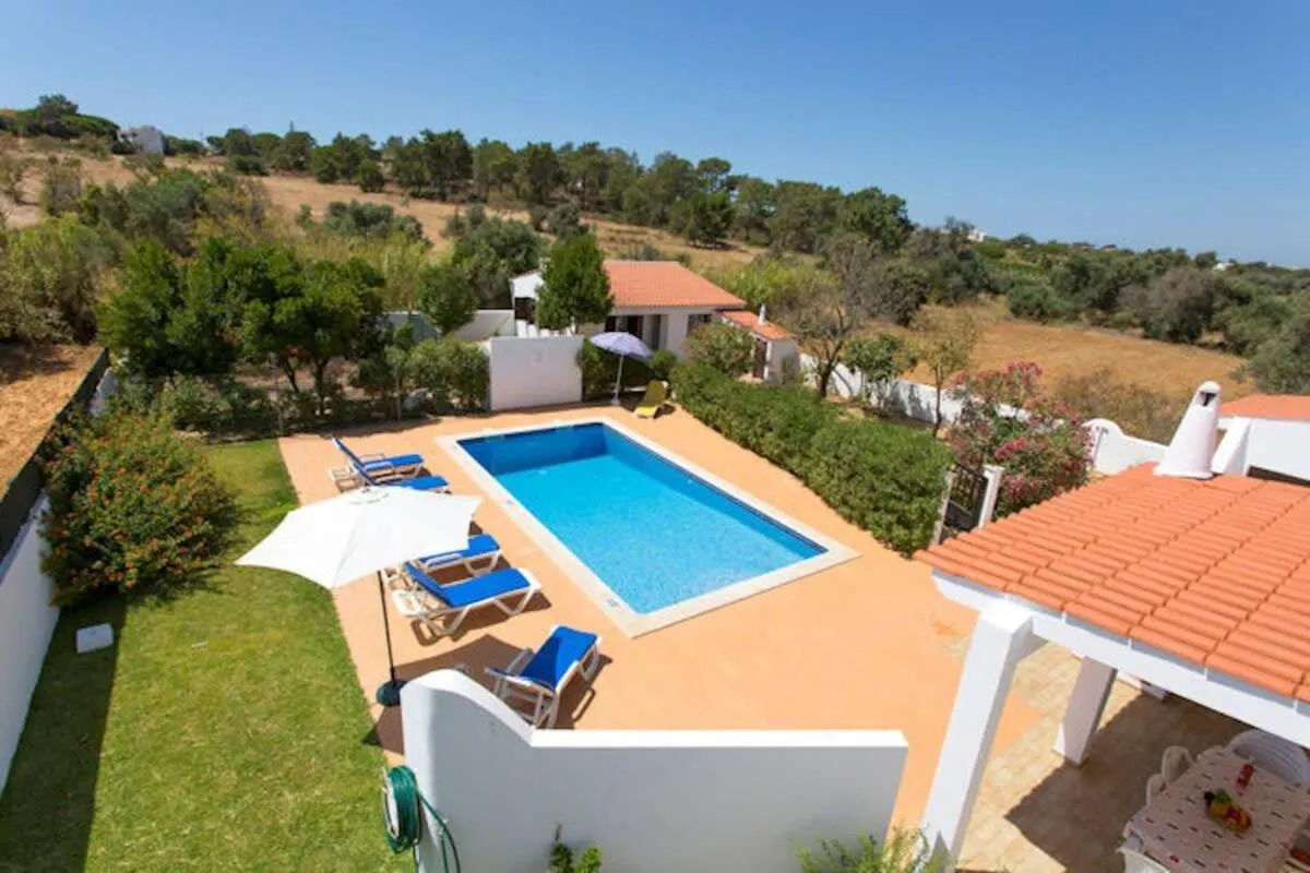 Casa Silver, Gale - Sleeps 9 close to amenities and beach!