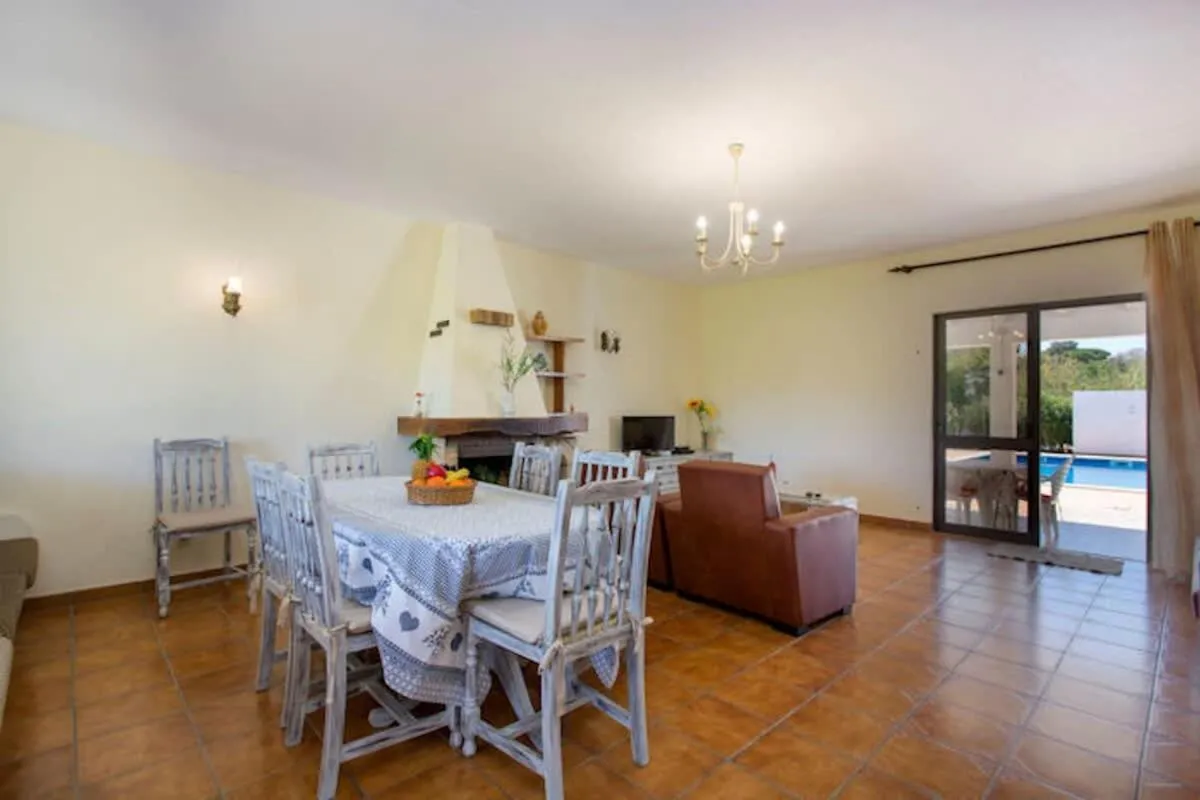 Casa Silver, Gale - Sleeps 9 close to amenities and beach!