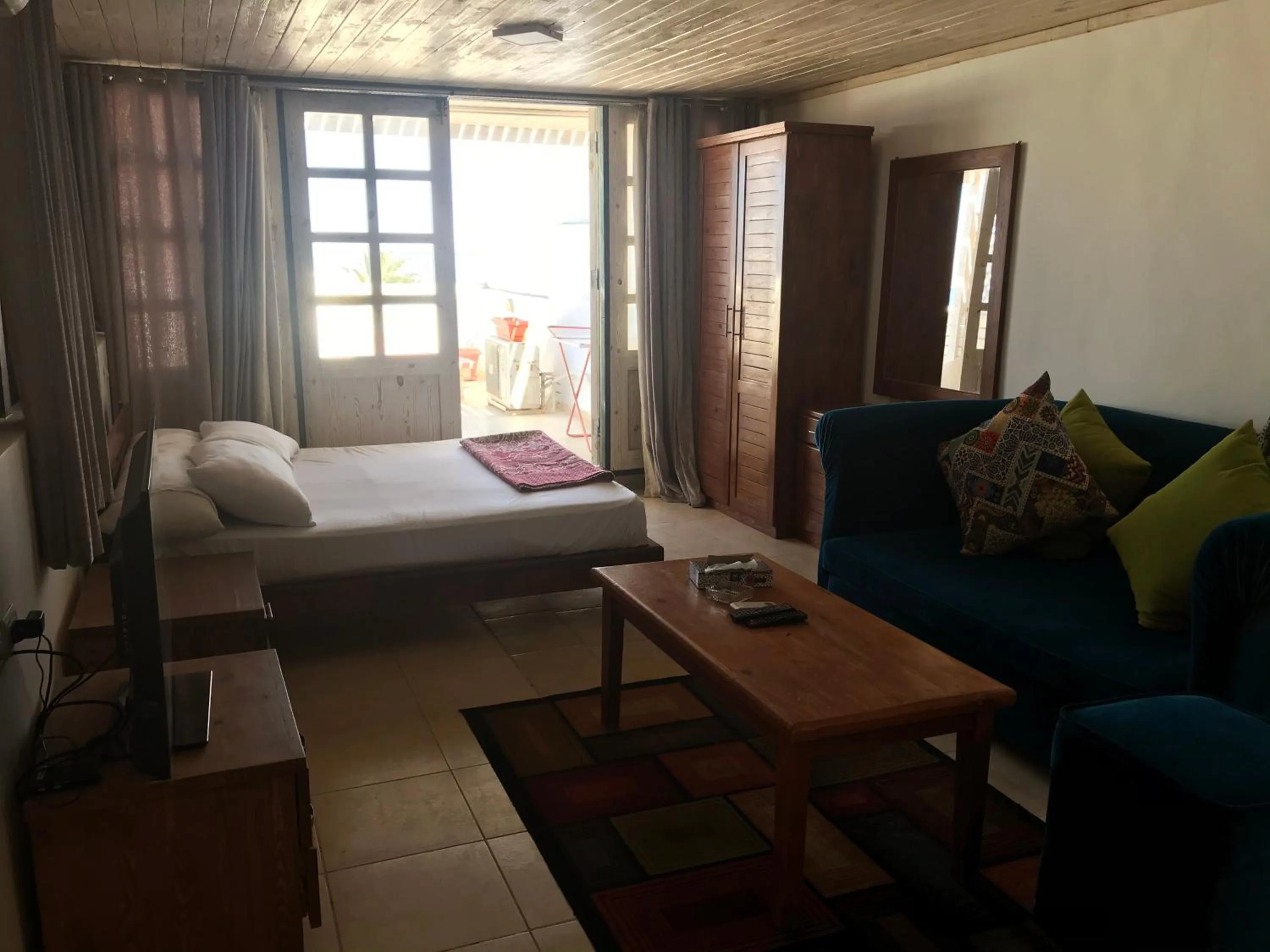 Living room, Bed in Station House