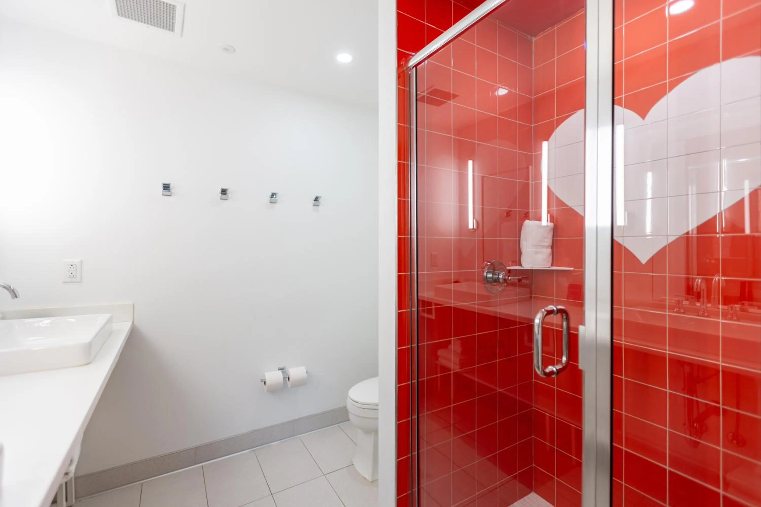 Shower in The Gallatin