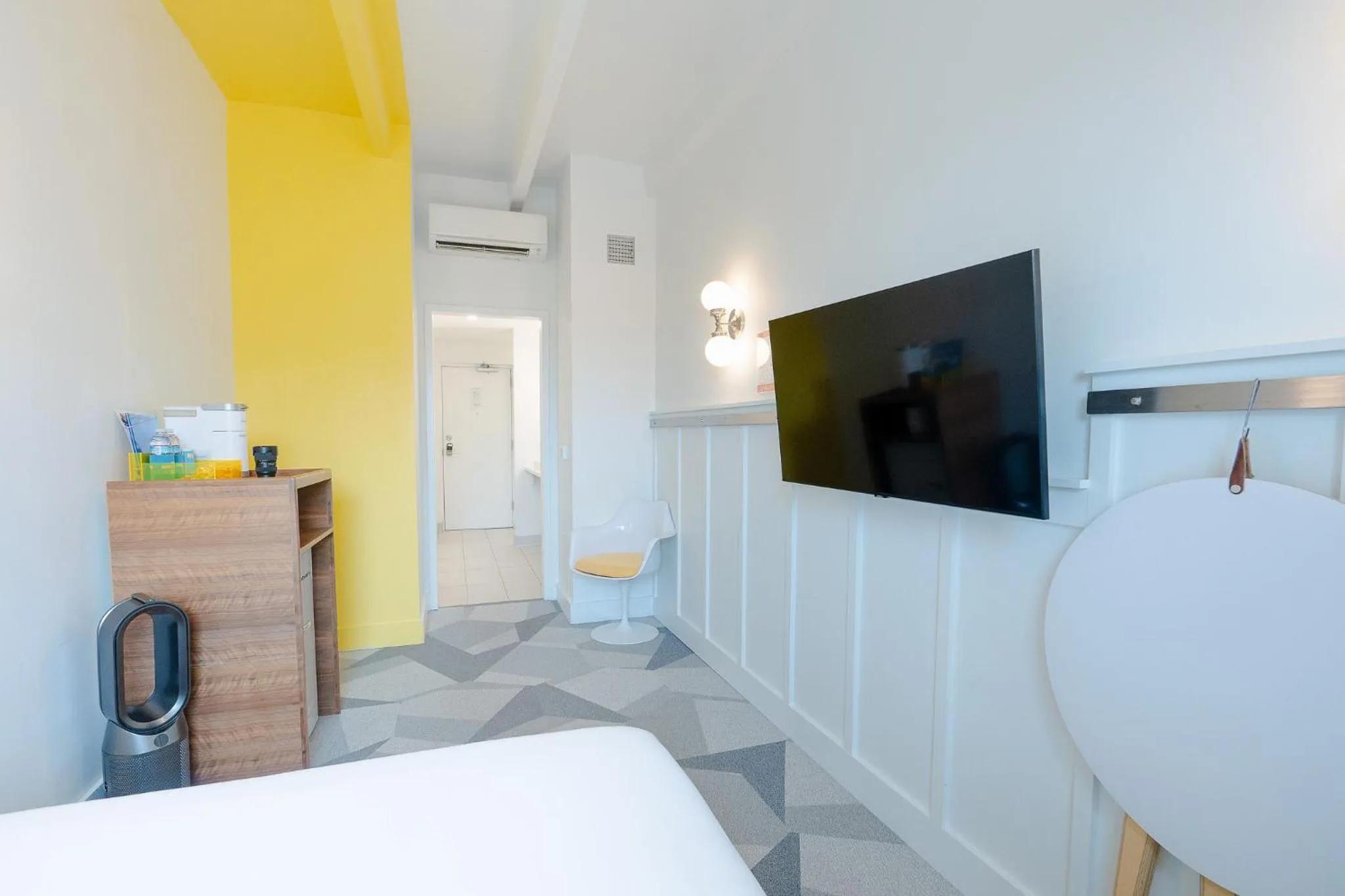 TV and multimedia, Bed in The Gallatin