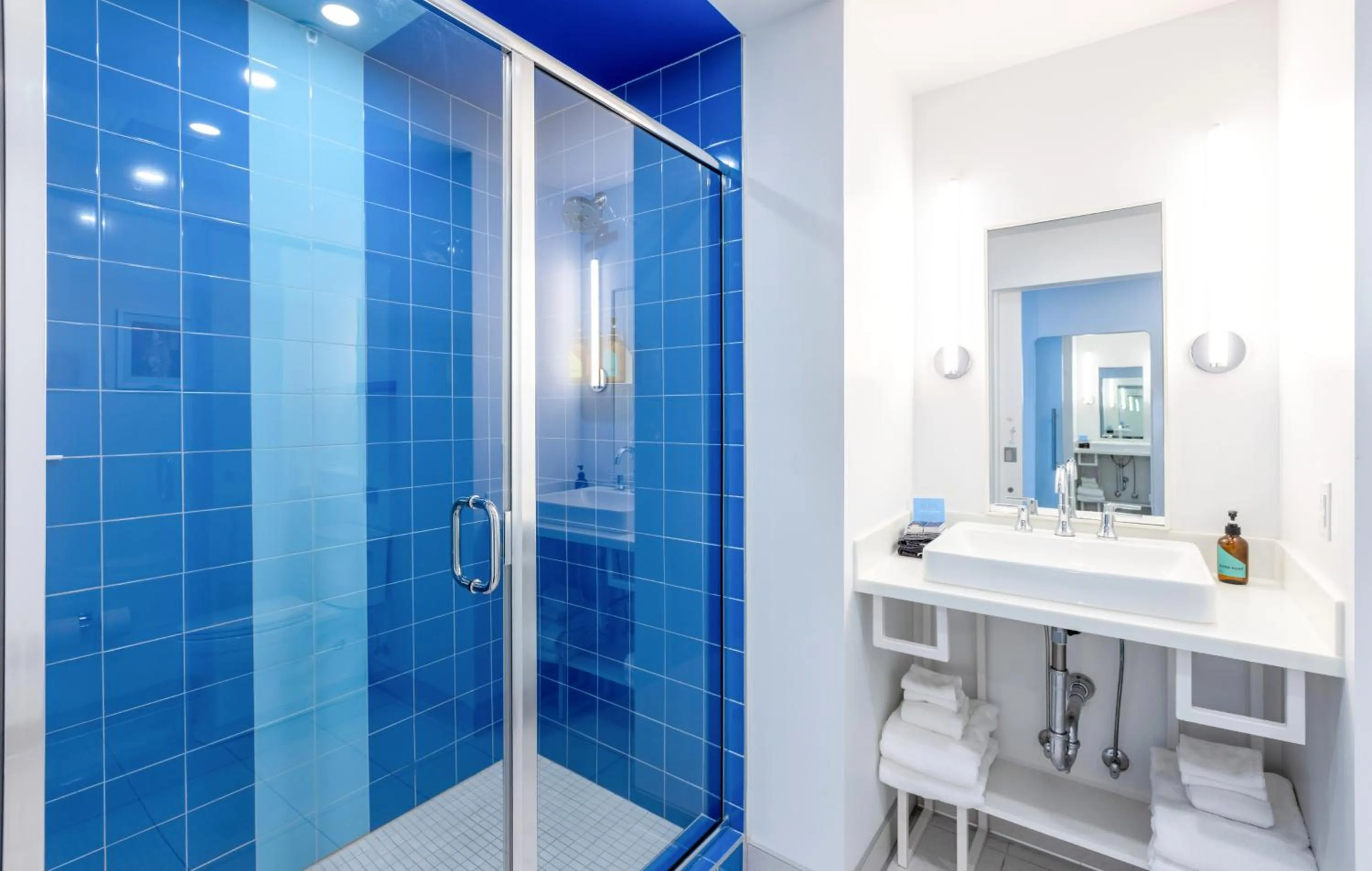 Shower in The Gallatin