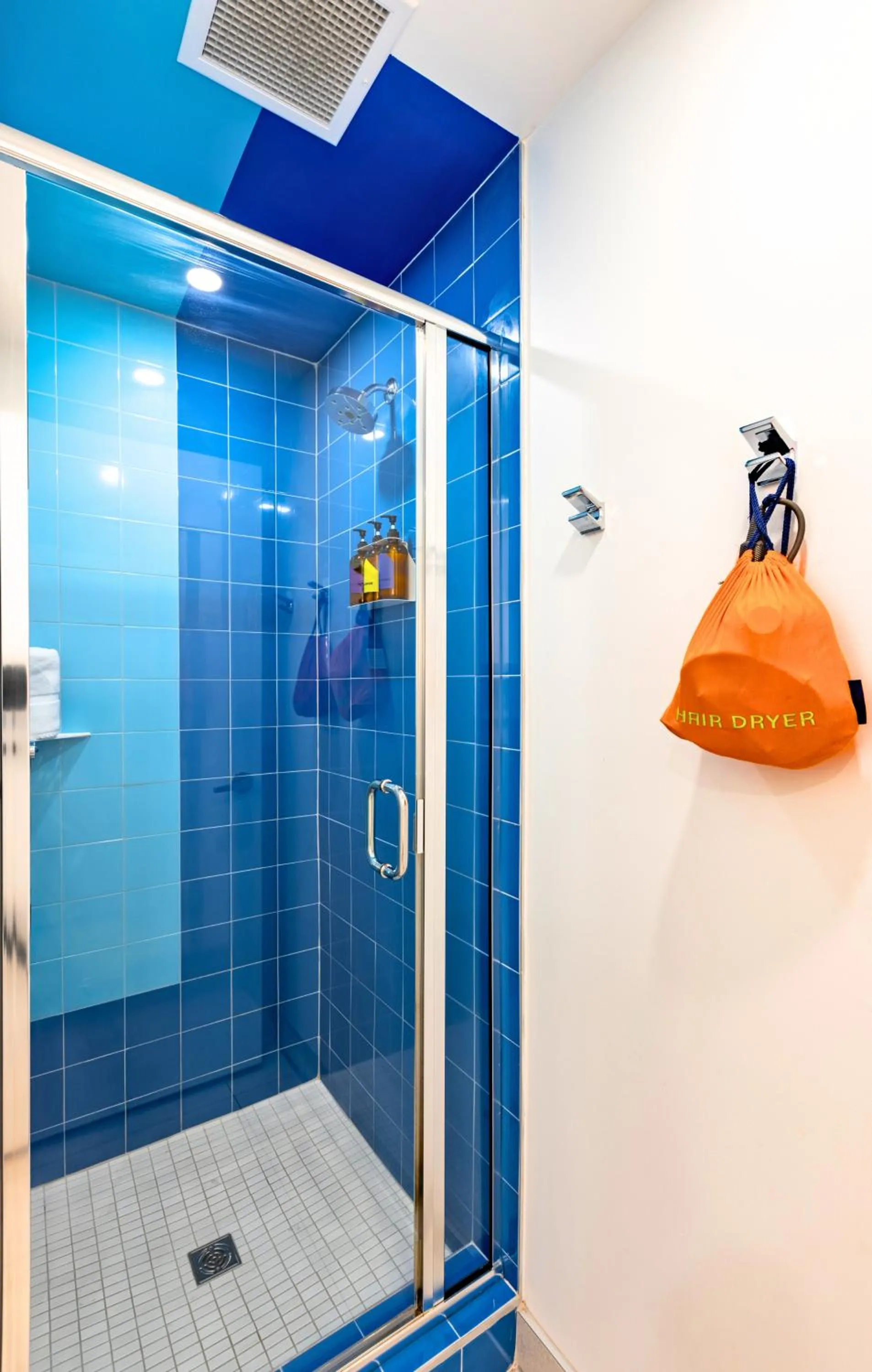 Shower in The Gallatin