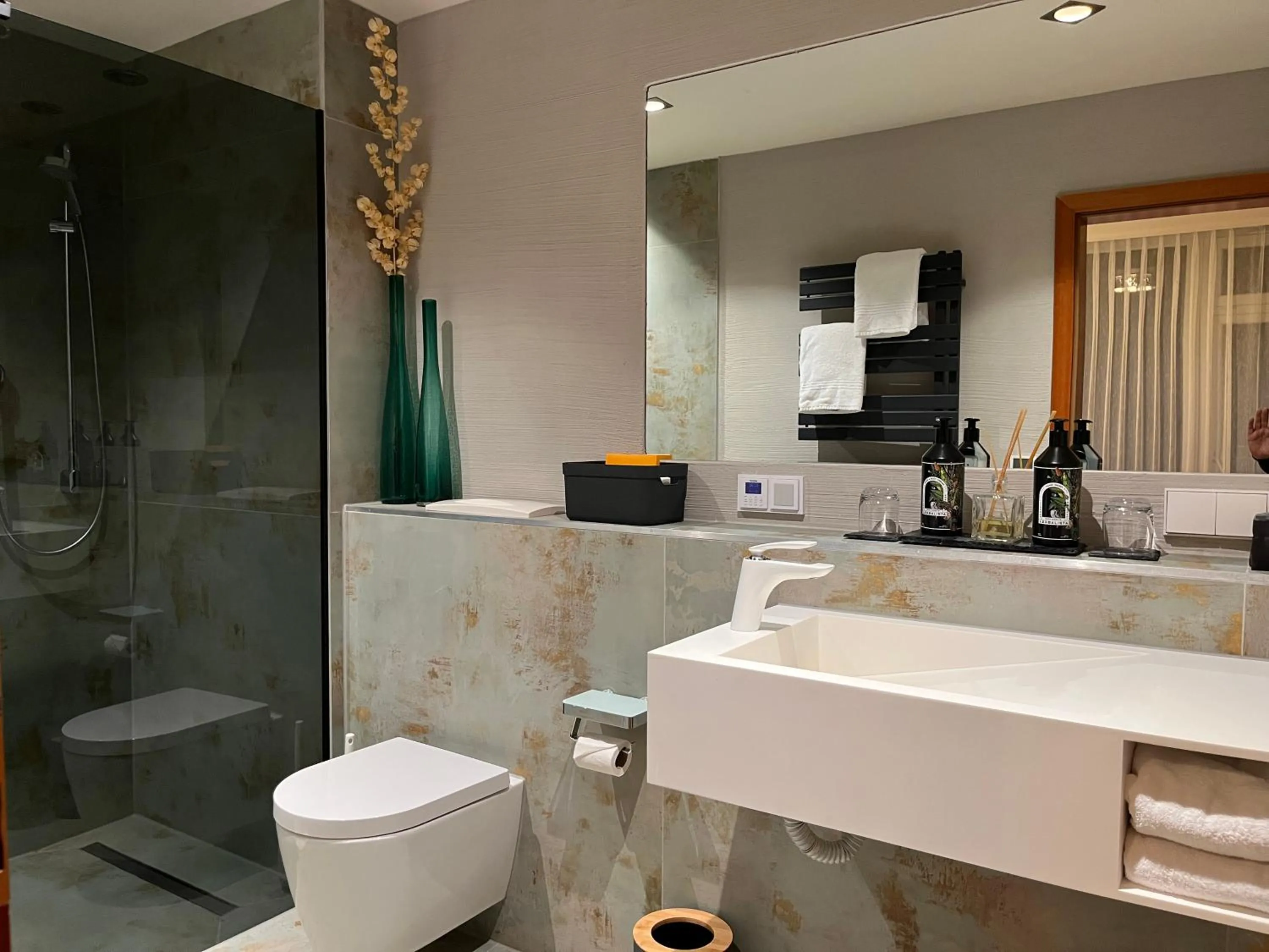 Shower in Hotel Schlossberg