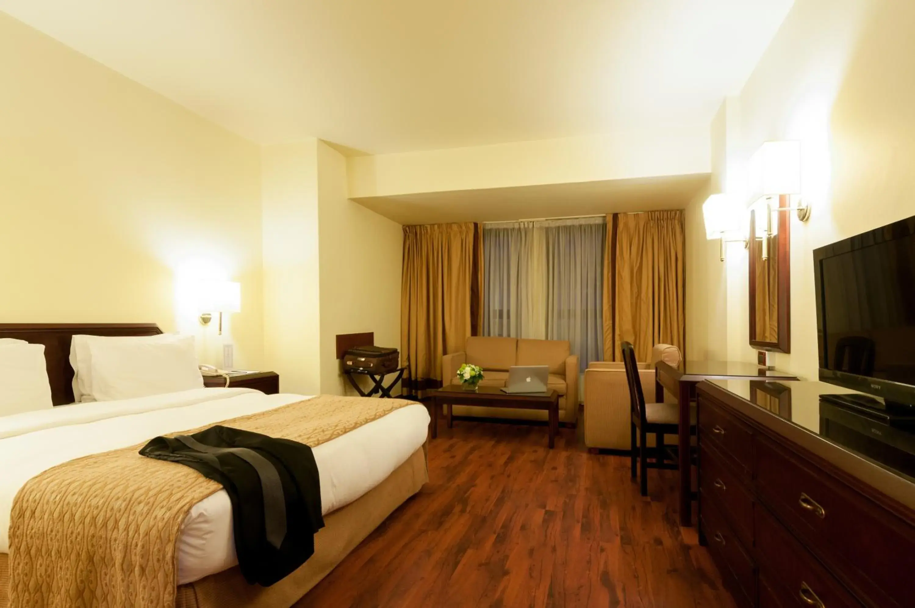 Seating area, Bed in Le Commodore Hotel Seating area, Bed in Le Commodore Hotel