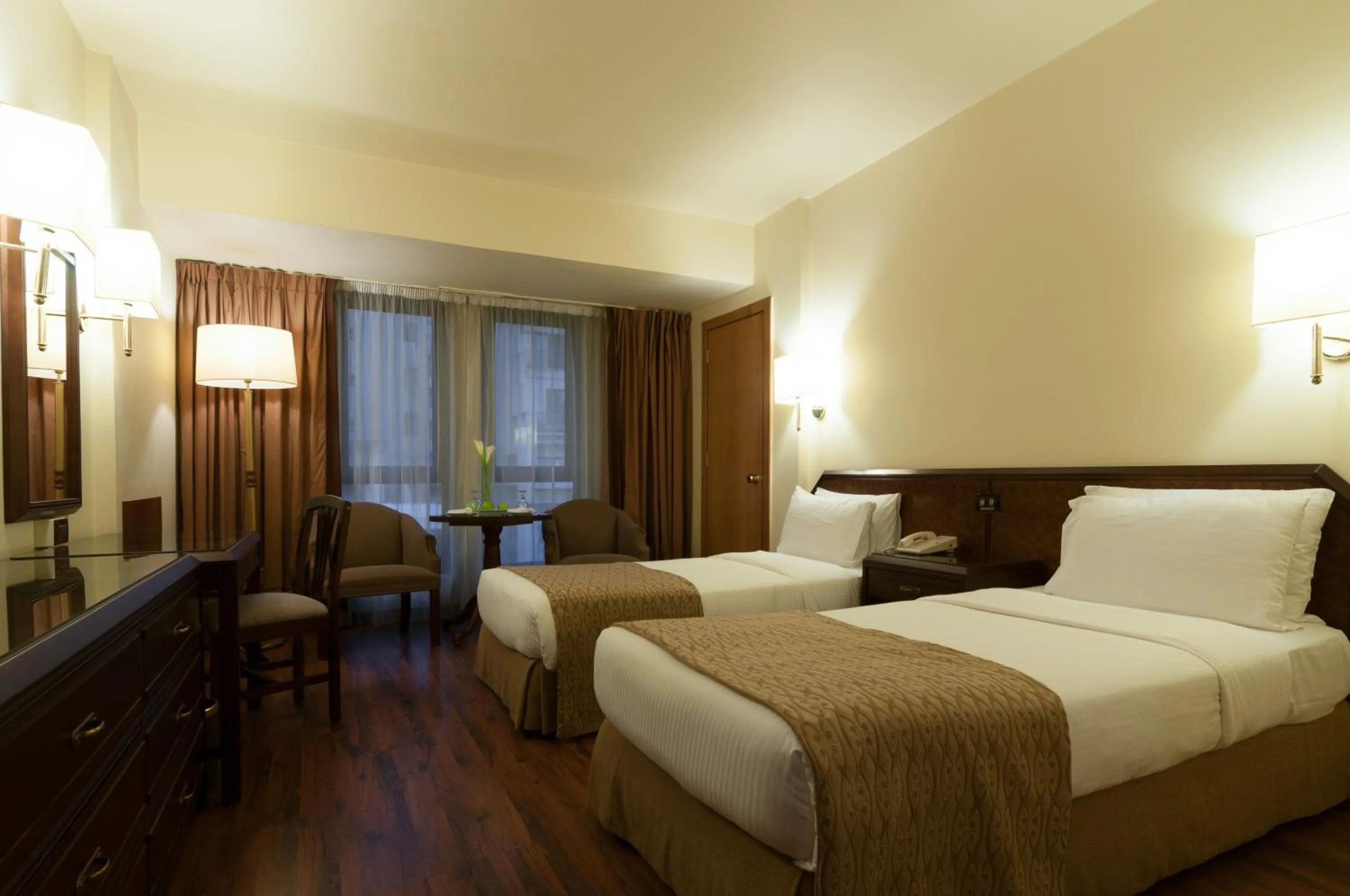 Bedroom, Bed in Le Commodore Hotel