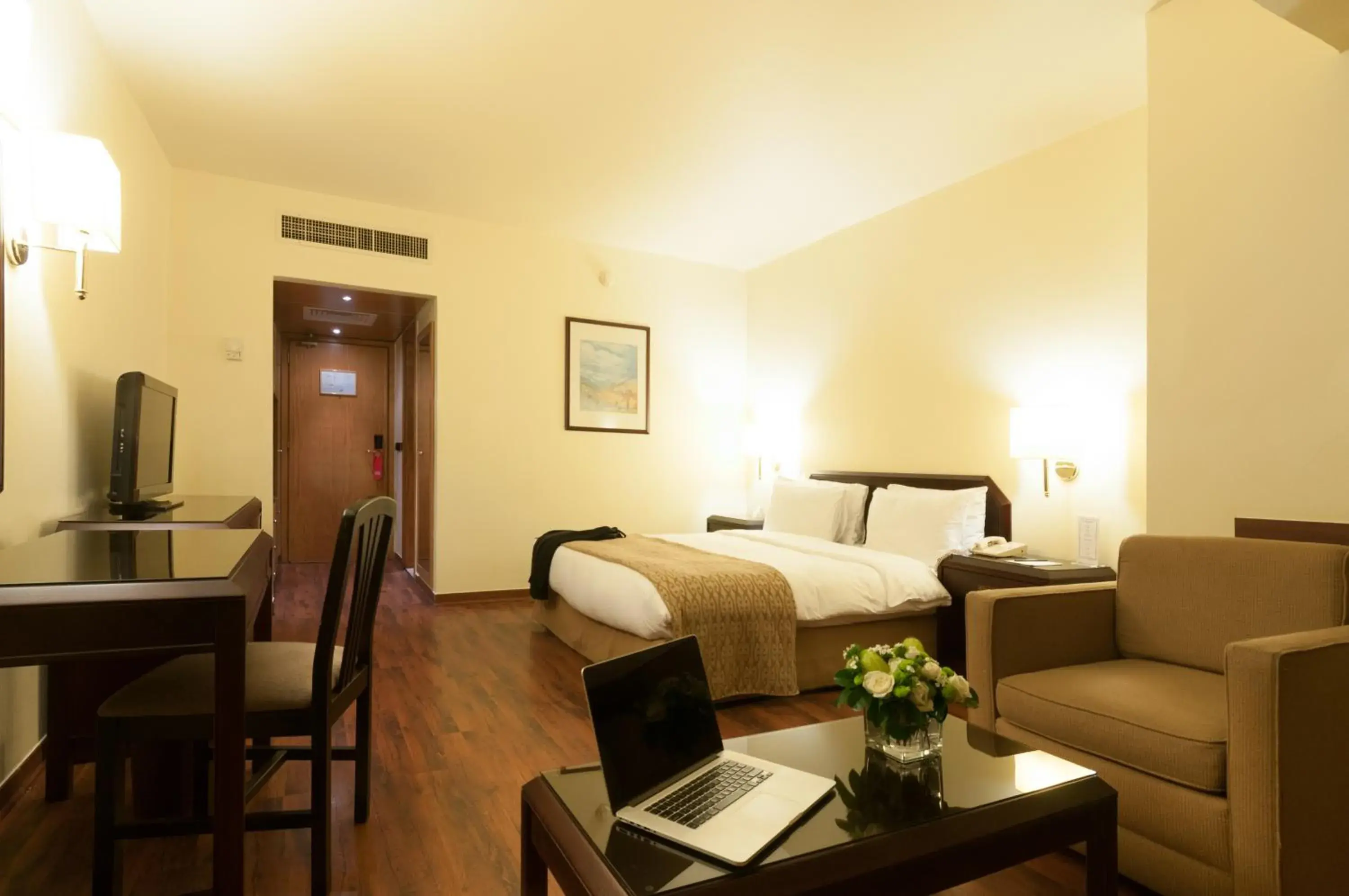 Superior Single Room in Le Commodore Hotel Superior Single Room in Le Commodore Hotel