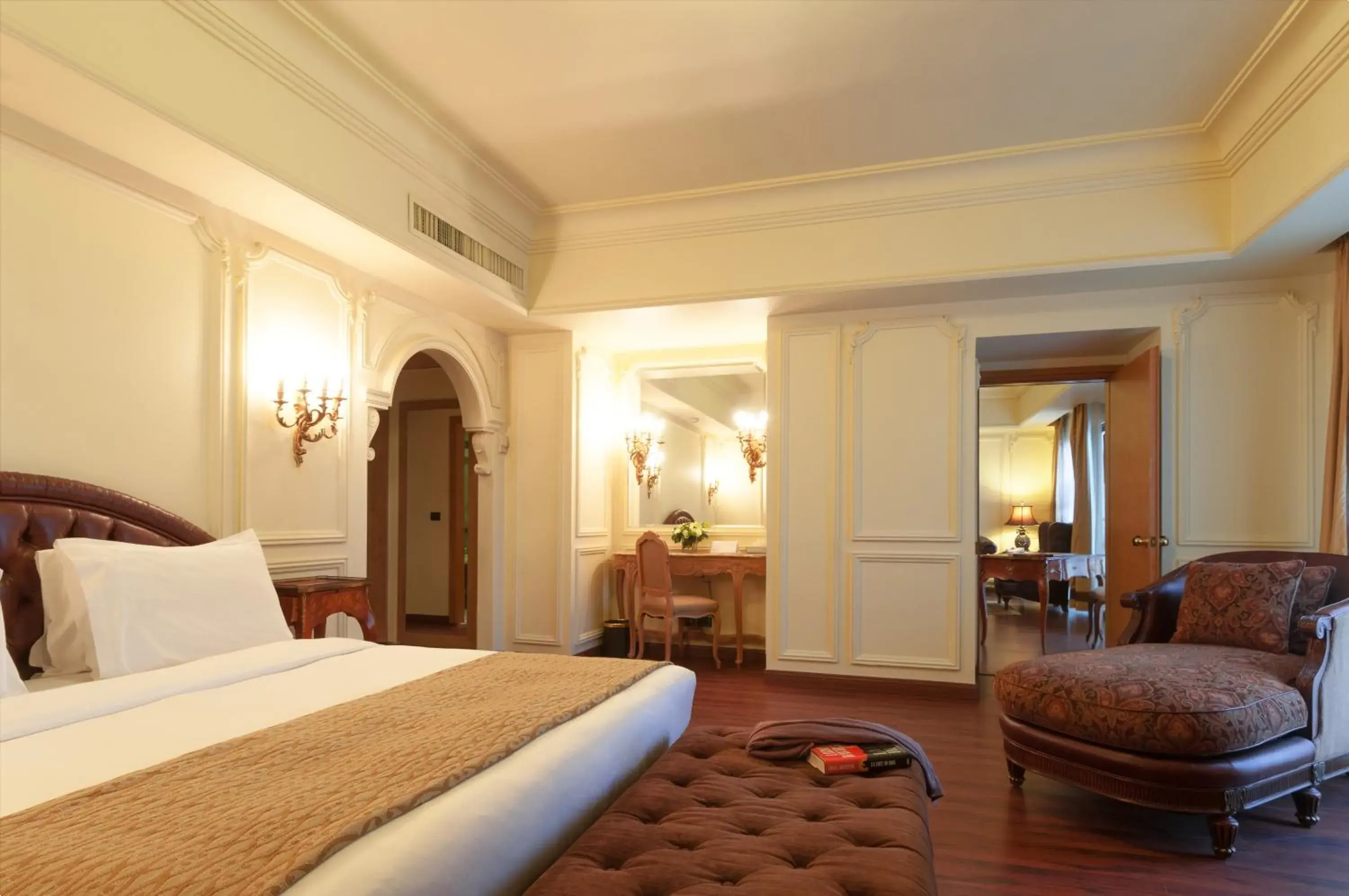 Diplomatic Suite With Balcony in Le Commodore Hotel Diplomatic Suite With Balcony in Le Commodore Hotel