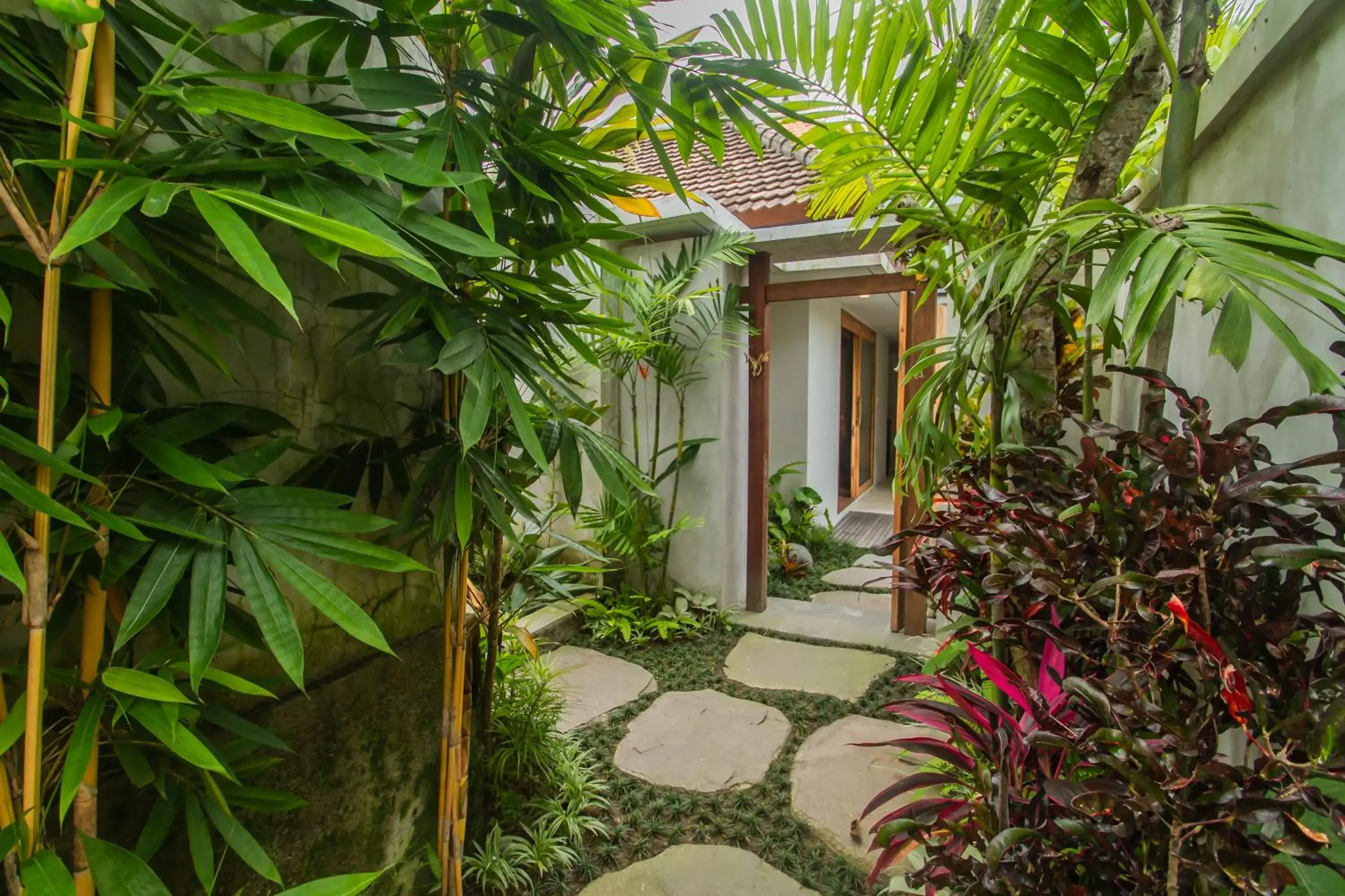 Facade/entrance in Reswaha Villas by GenuineHost Facade/entrance in Reswaha Villas by GenuineHost