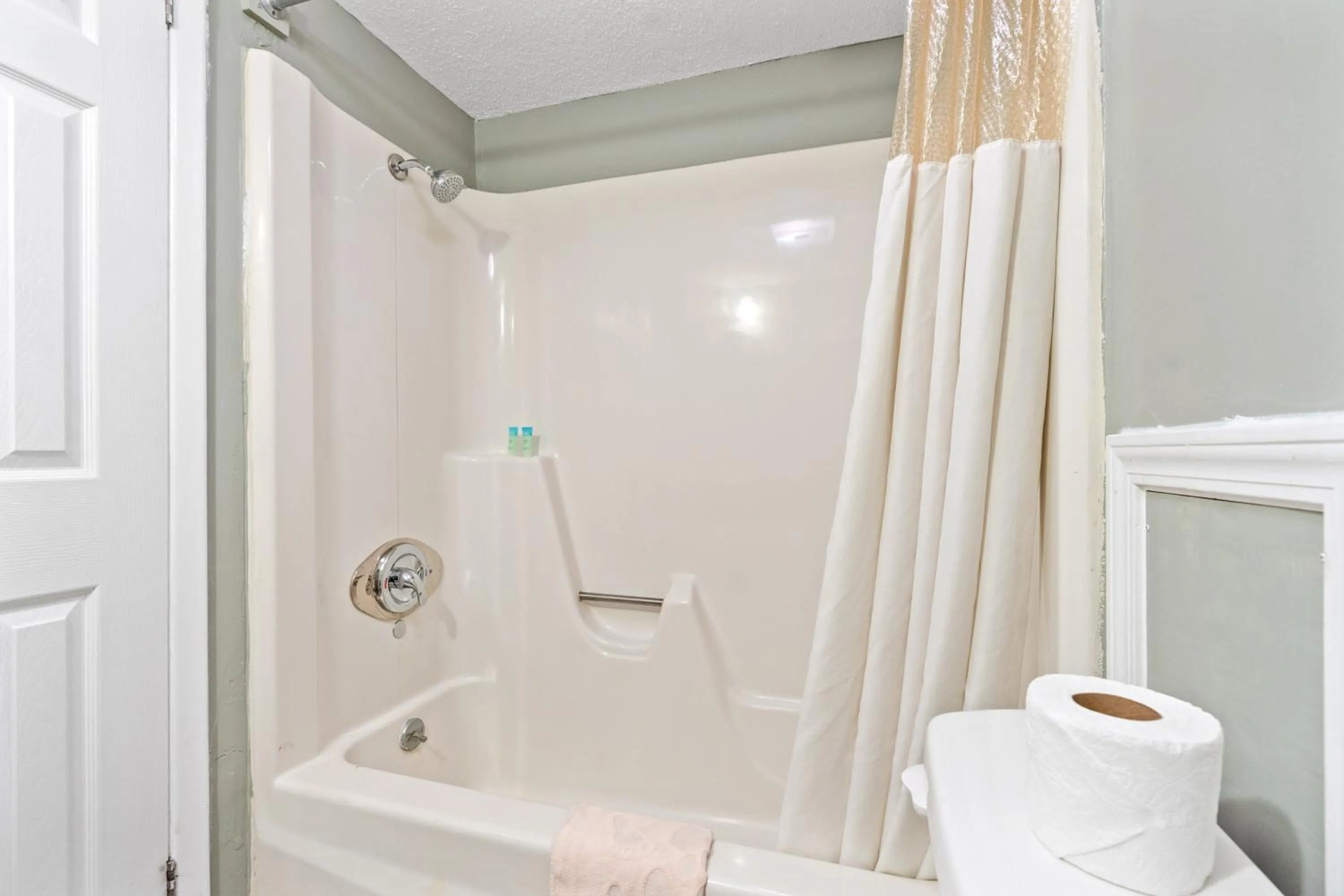 Bathroom in The Anchor Hotel