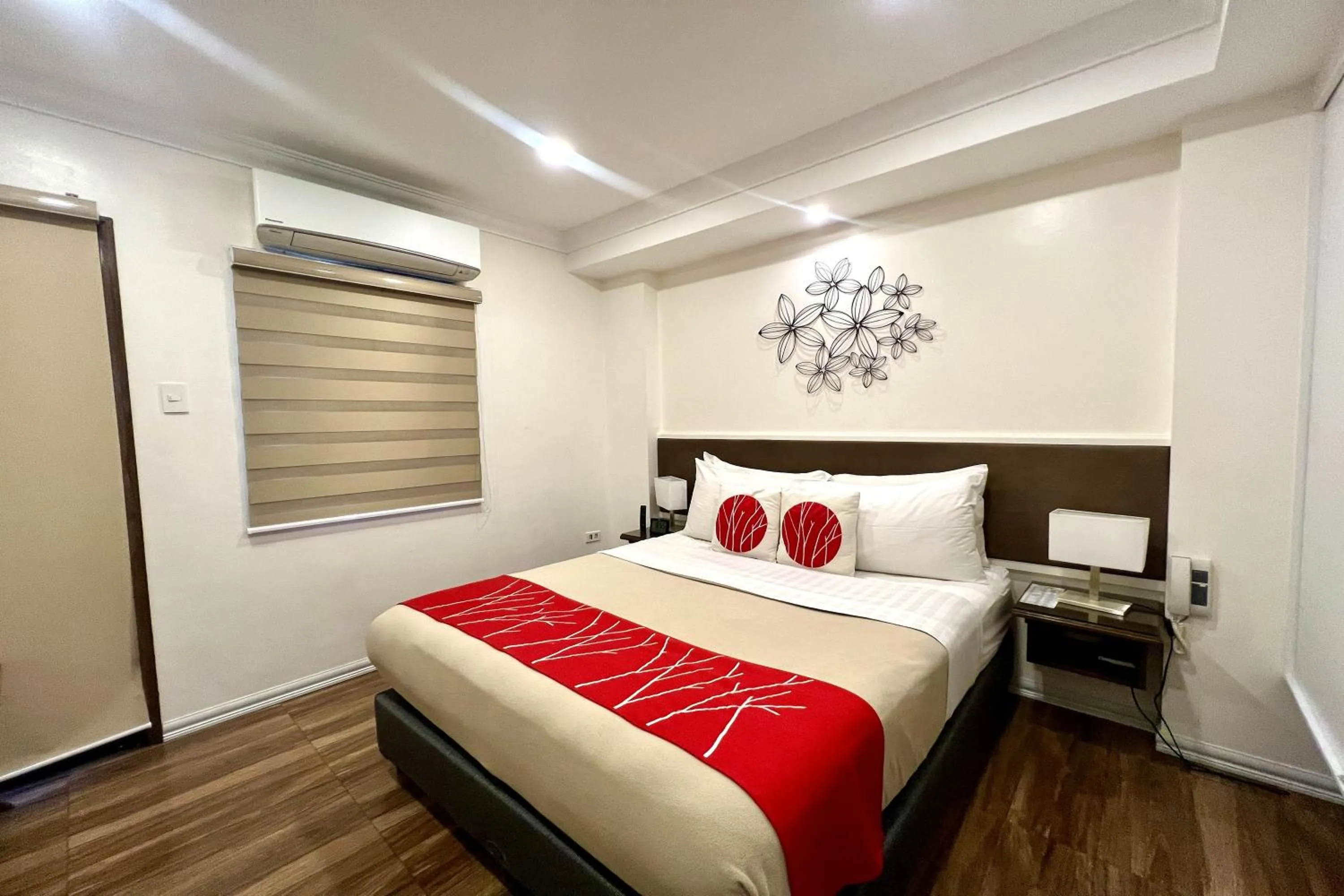 Bedroom, Bed in Khotel near T3 Airport